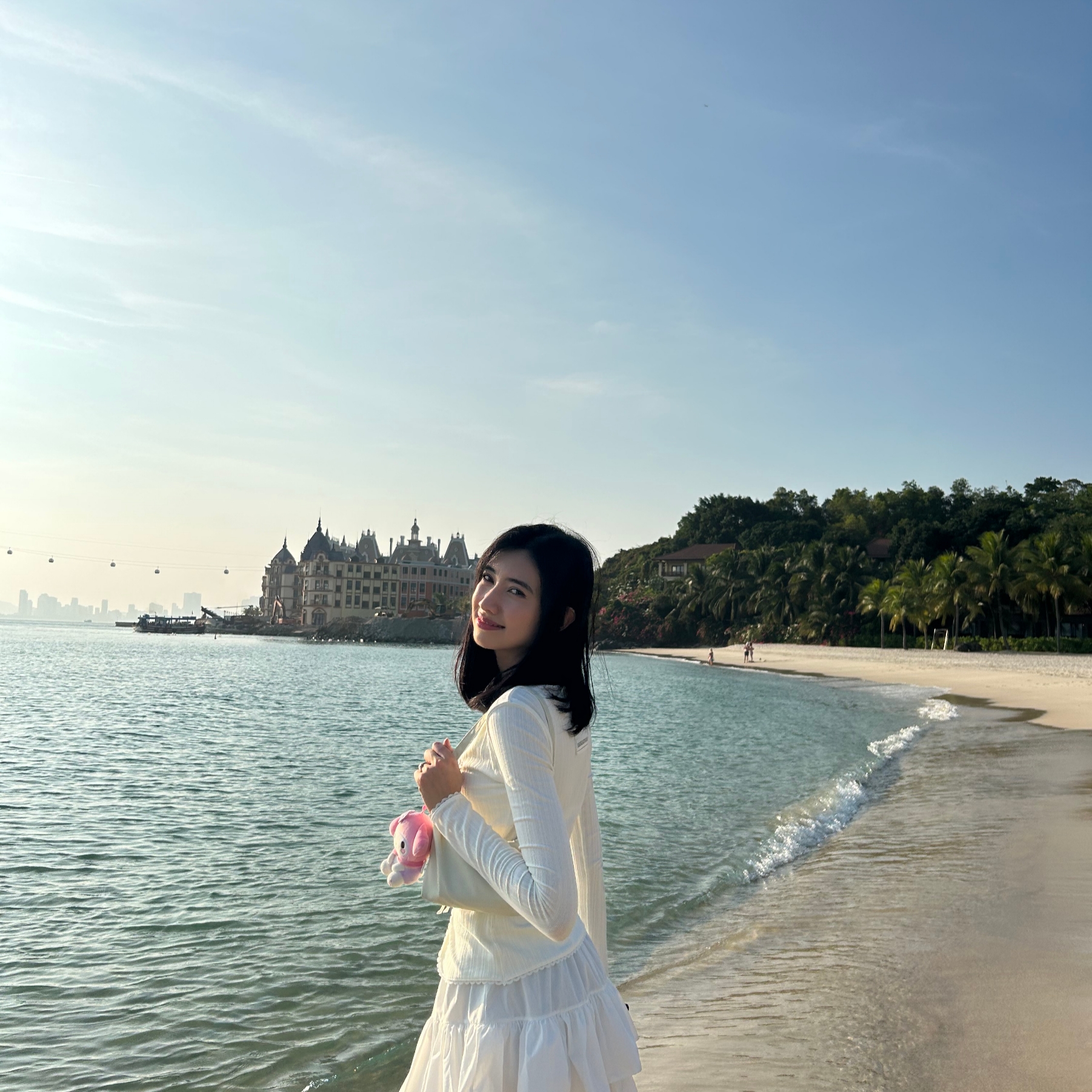 Emis Emis Hobo Bag Ivory 착용 스타일 - 2