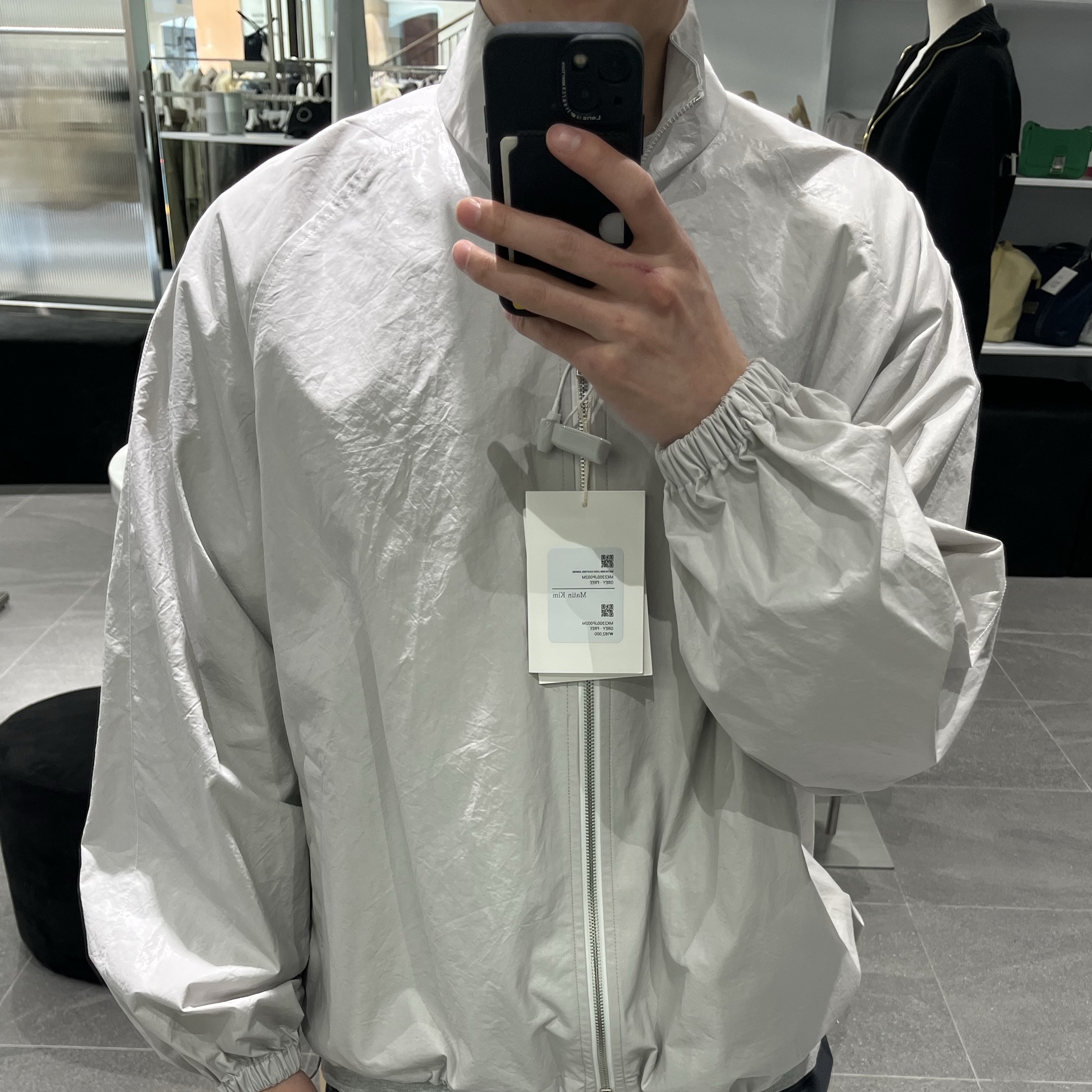 (W) Matin Kim Logo Coating Jumper Grey 착용 스타일