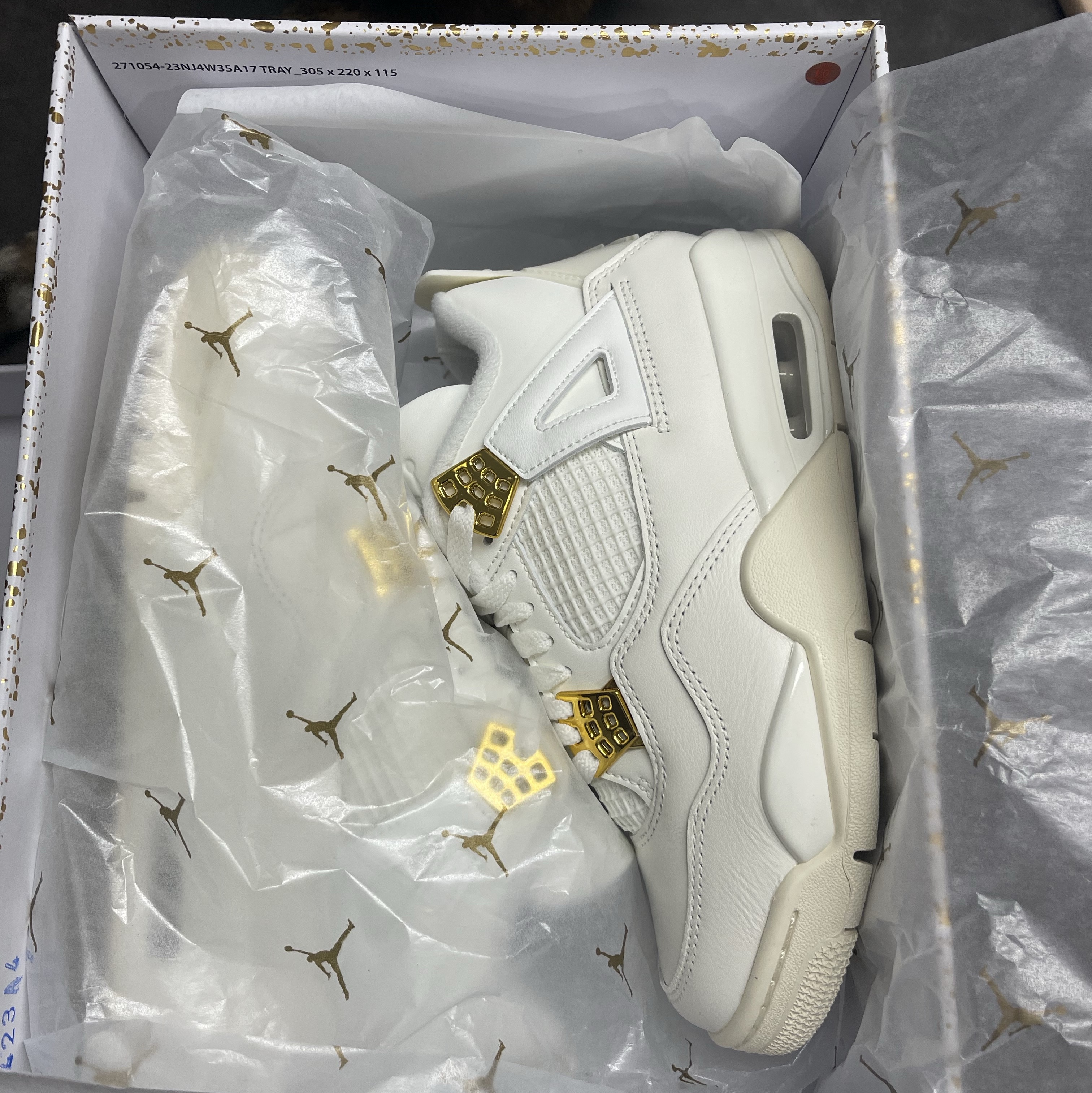 (W) Jordan 4 Retro Metallic Gold 착용 스타일