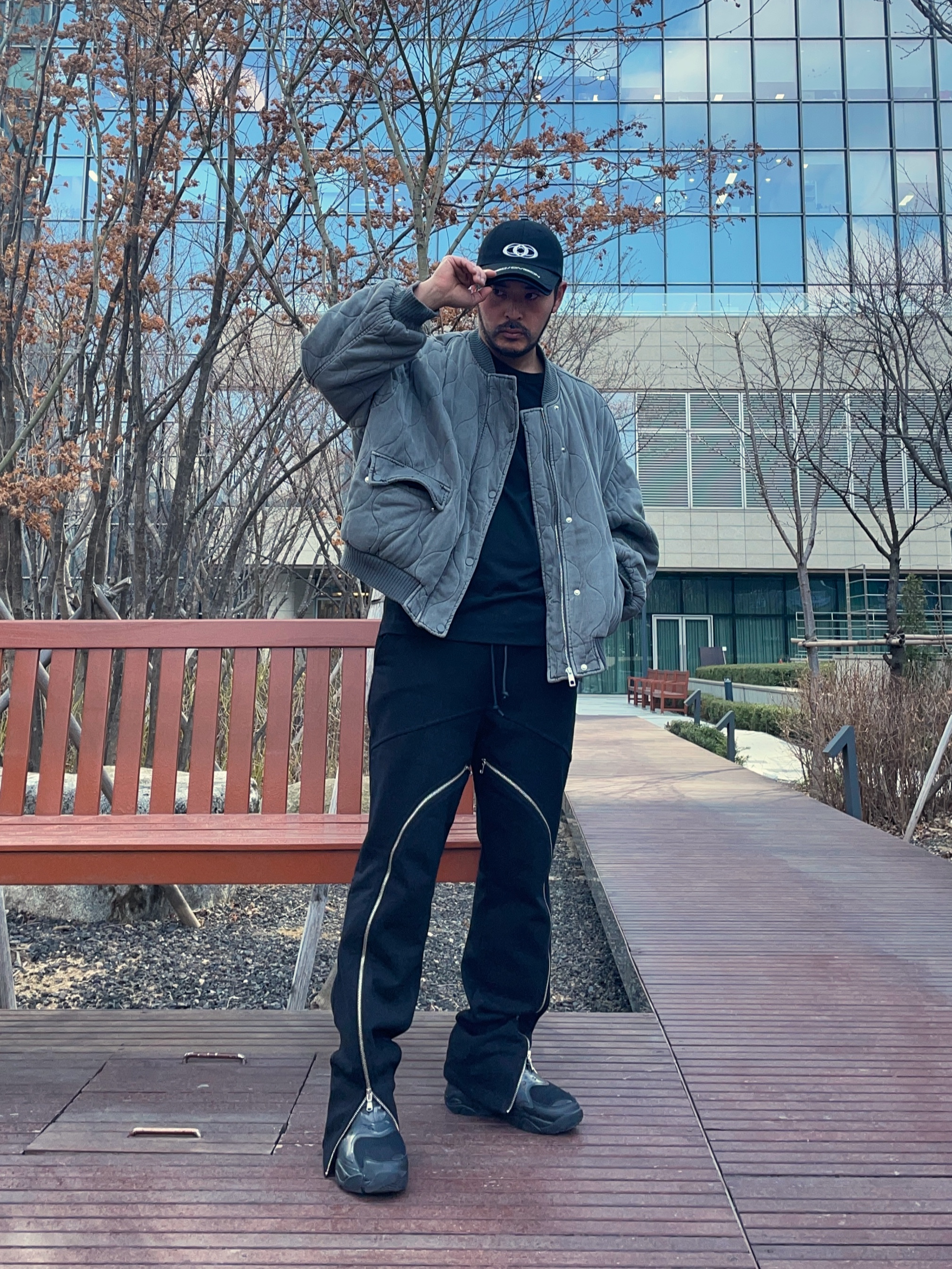 Civision by CSC Double Brim Cap Black, Reebok x Juun.J Pump Court Black 착용 스타일 - 2
