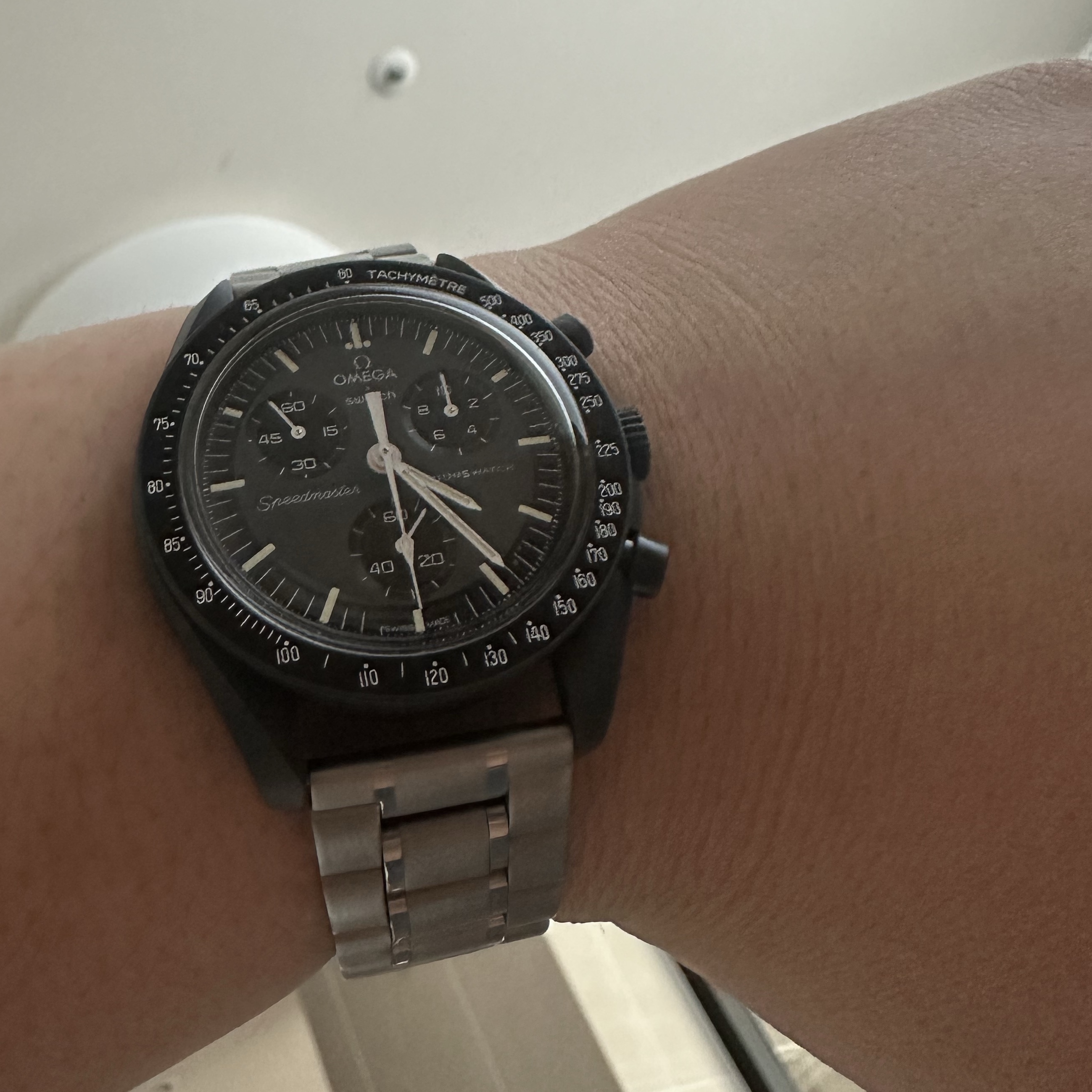 Swatch x Omega Bioceramic MoonSwatch Mission To Mercury 착용 스타일 - 4