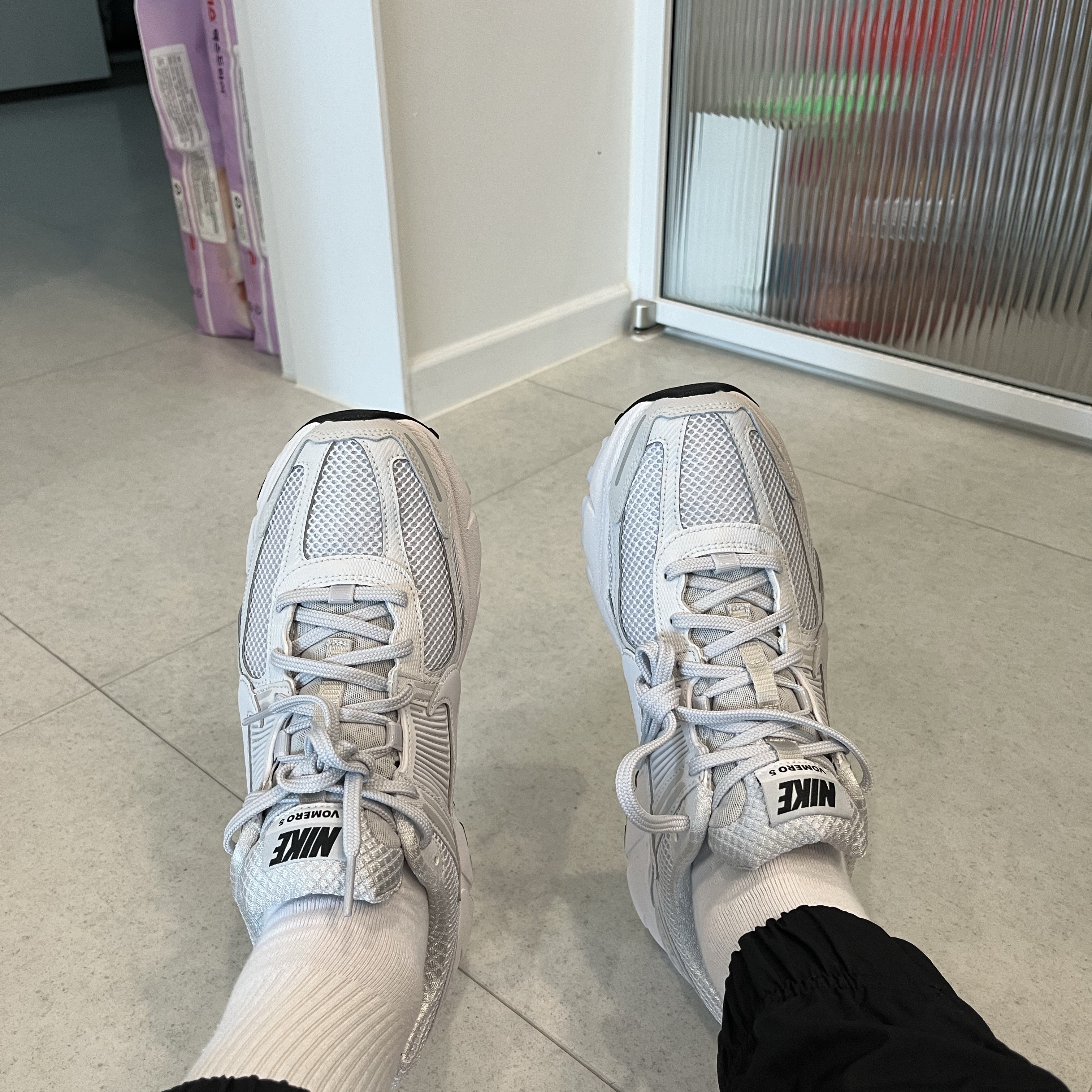 Nike Zoom Vomero 5 SP Vast Grey 2023 착용 스타일 - 2