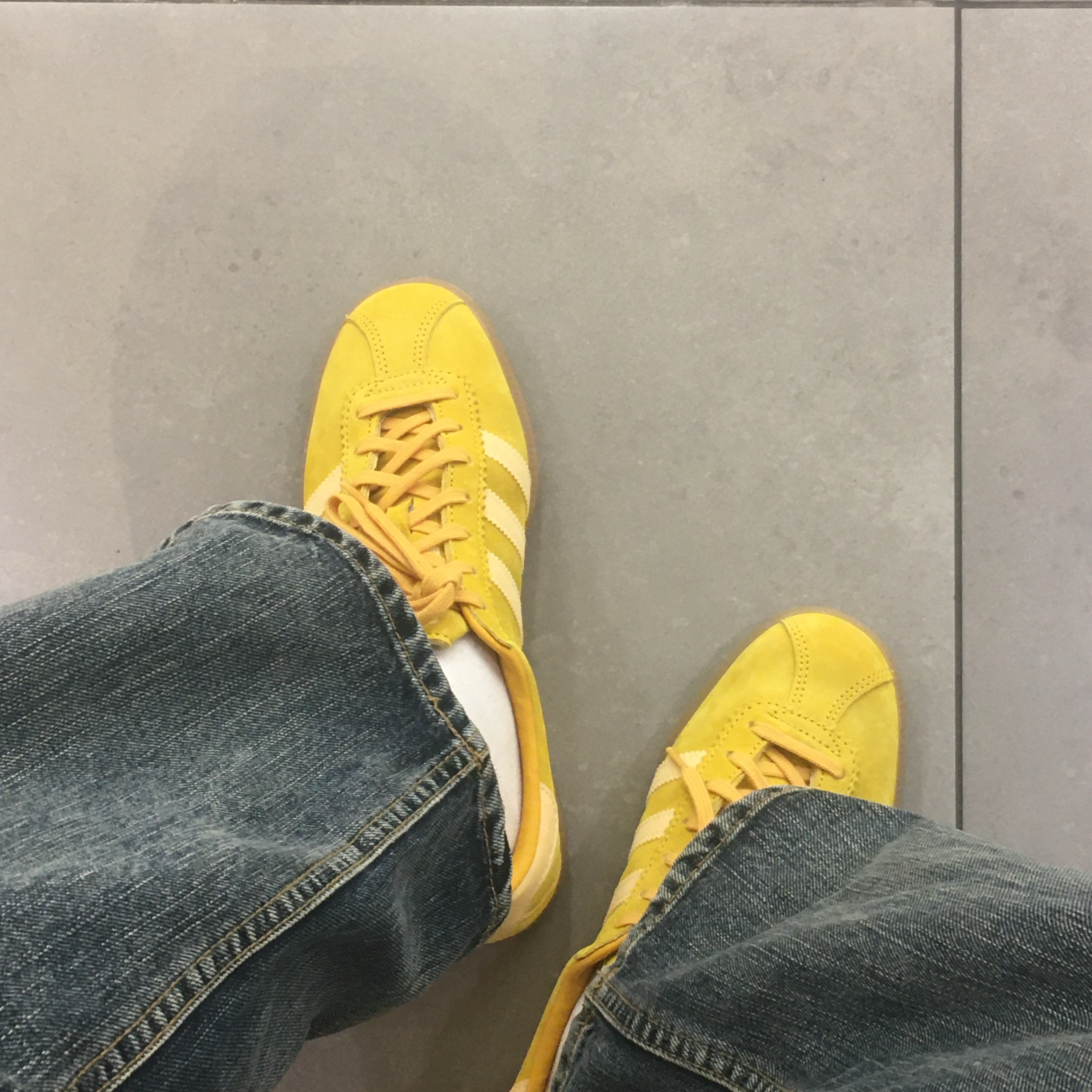 Adidas Bermuda Bold Gold 착용 스타일