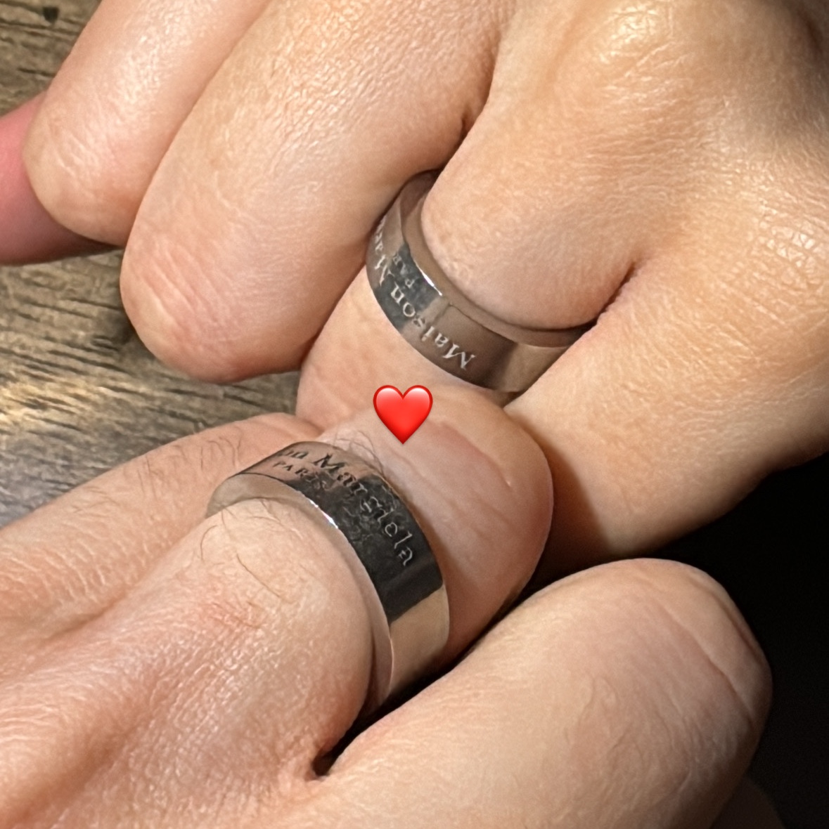 Maison Margiela Logo Ring Silver 착용 스타일