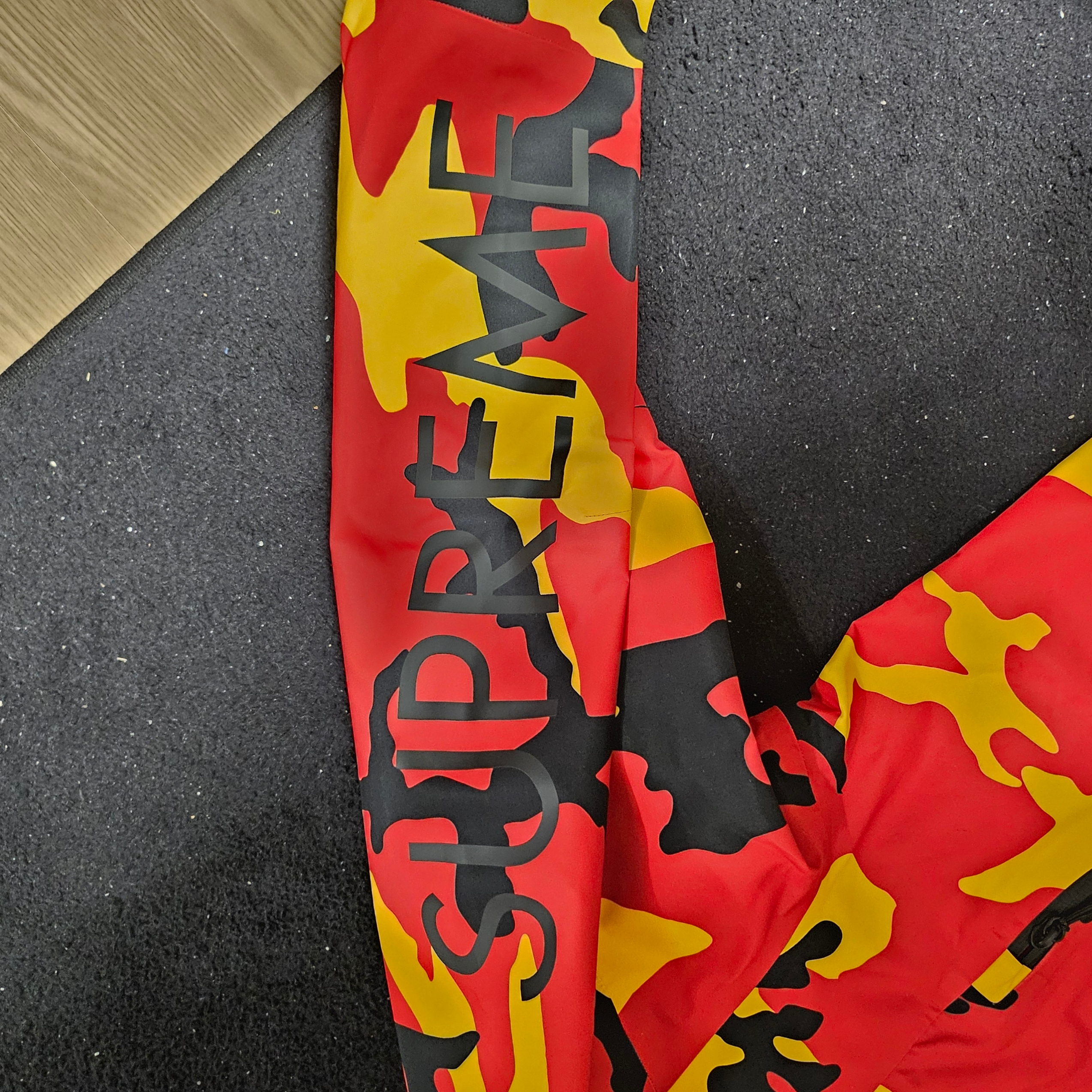 Supreme Military Camp Cap Stone - 22SS, Jordan 3 Retro Cardinal Red 착용 스타일 - 6