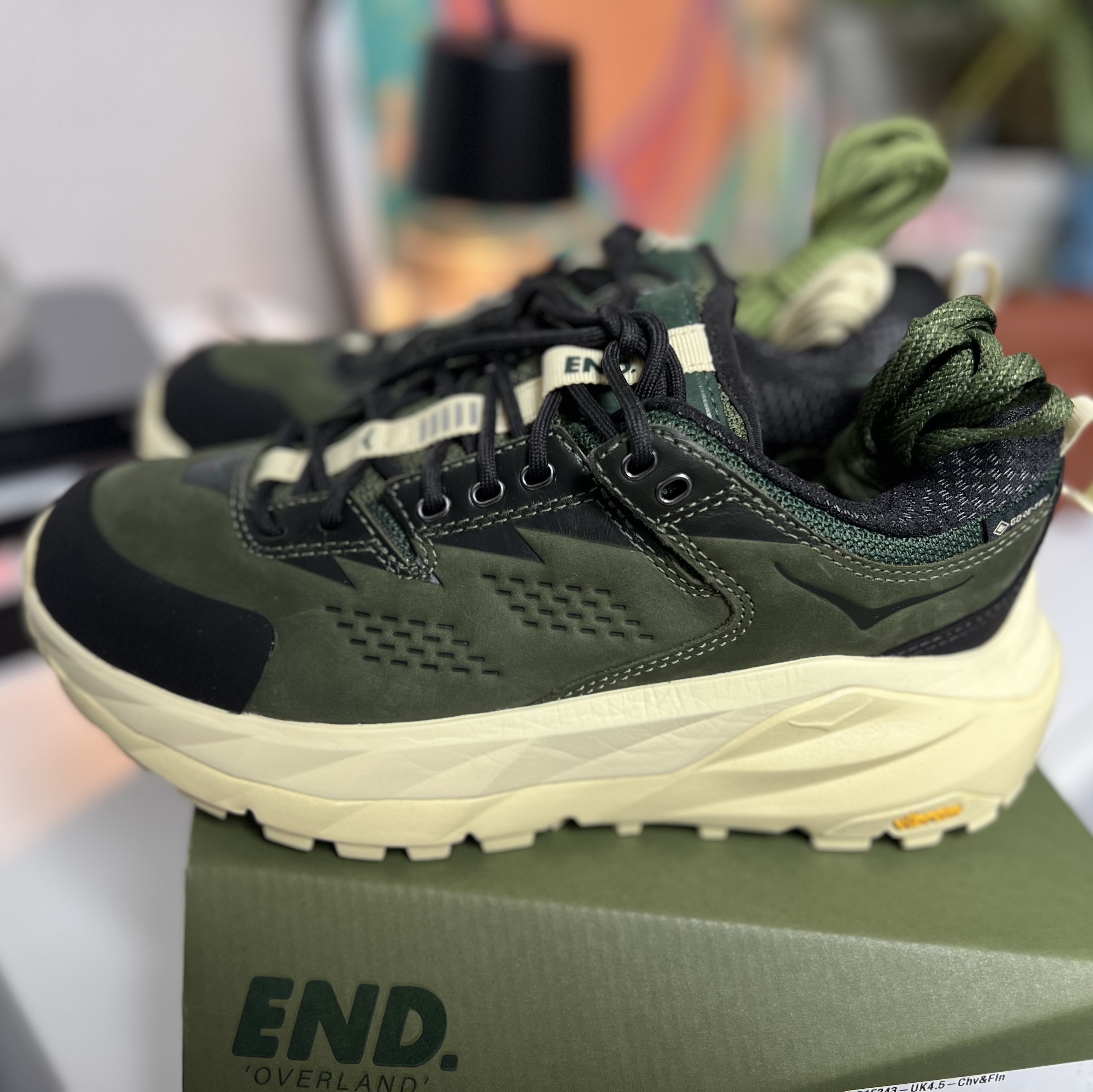 Hoka x END. Kaha Low Gore-Tex Chive Flan 착용 스타일 - 2