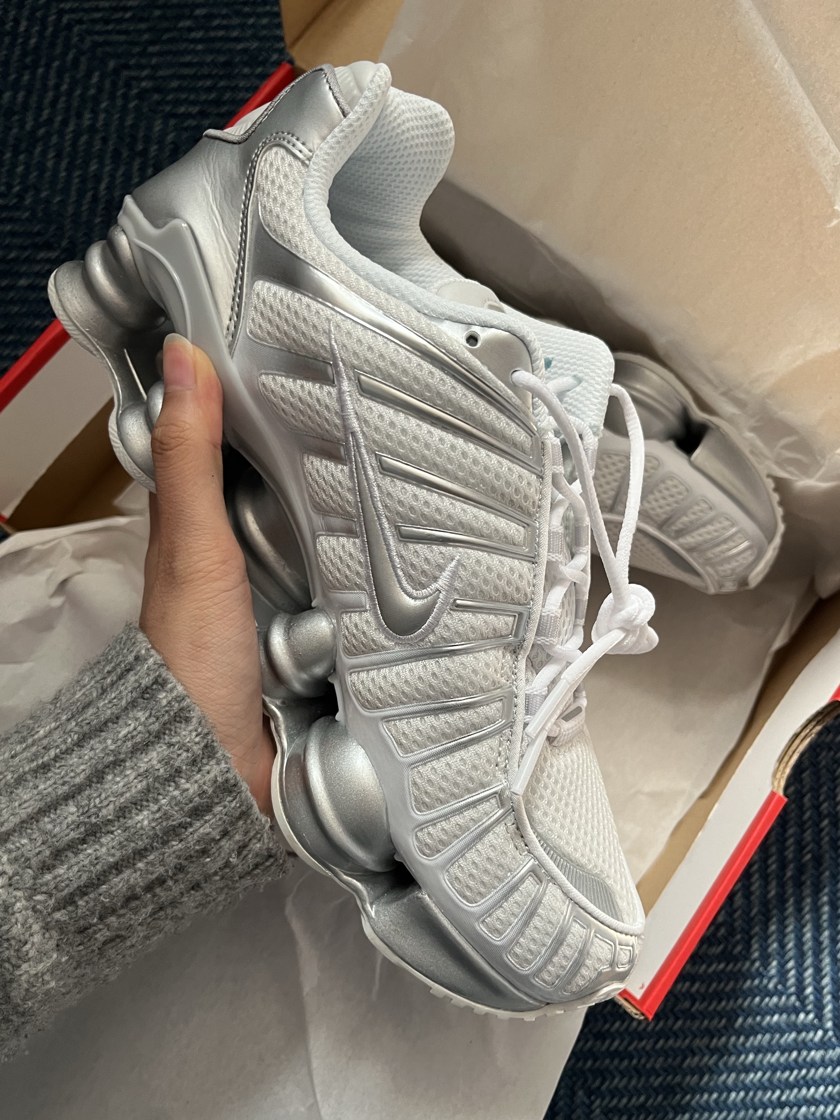 (W) Nike Shox TL Metallic Silver 착용 스타일