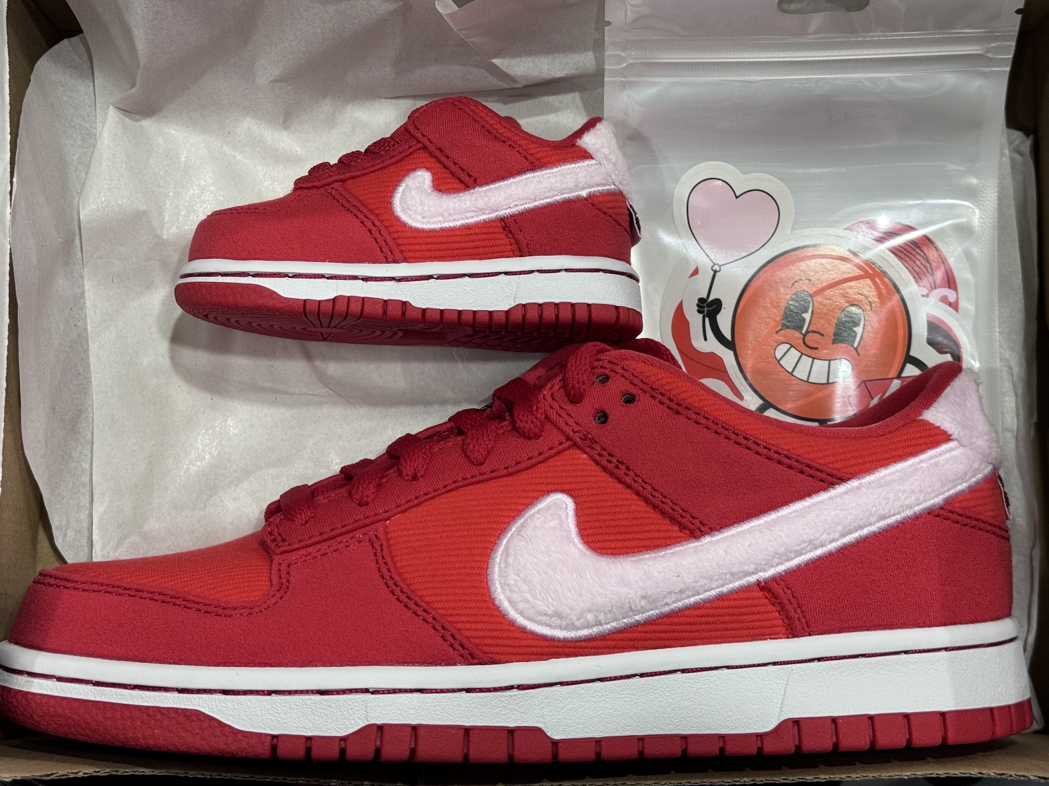 (GS) Nike Dunk Low Valentine Day Fire Red 착용 스타일 - 4