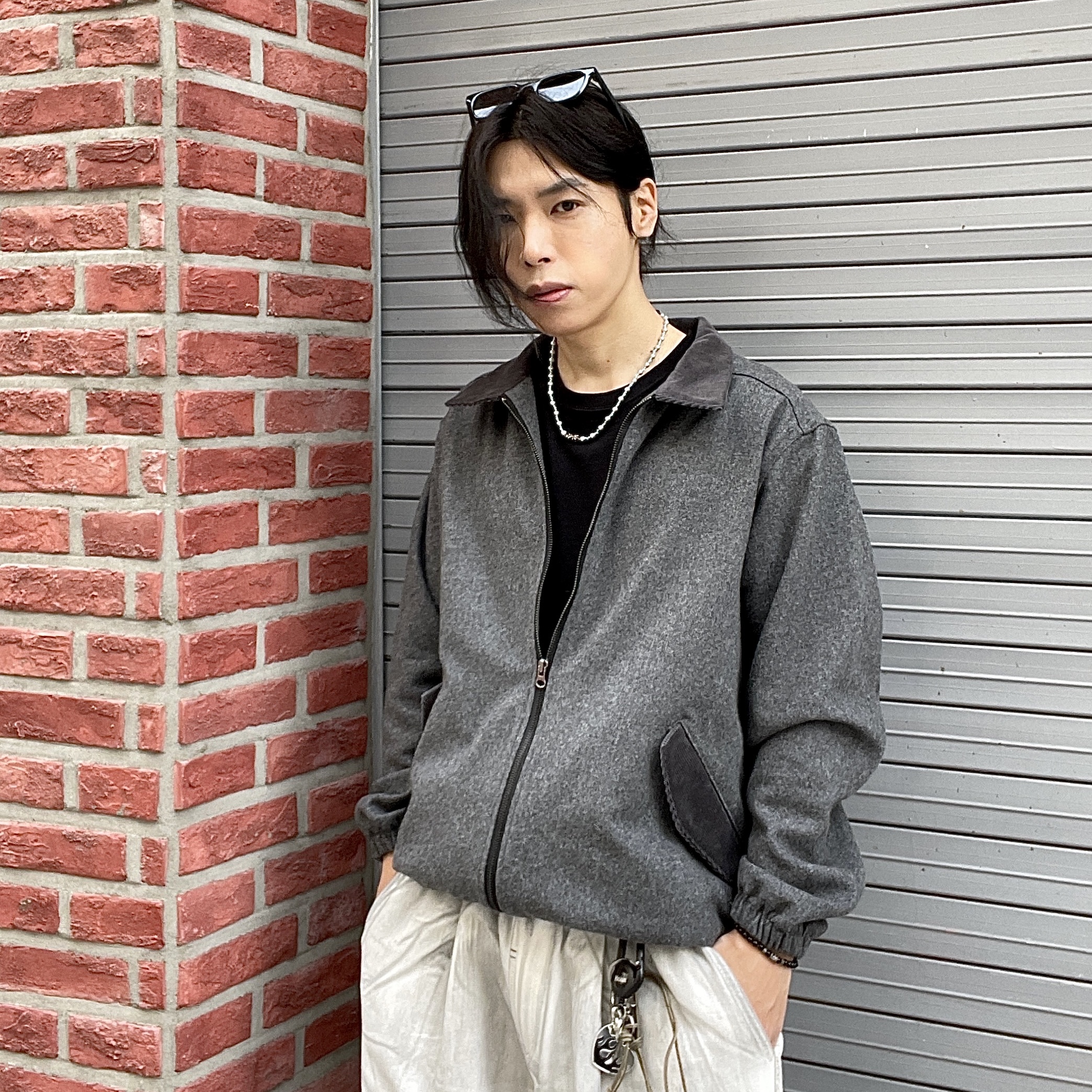 Gentle Monster x Maison Margiela MM007 Black Black, Our Legacy Ladon Leather Keychain Olive 착용 스타일 - 2