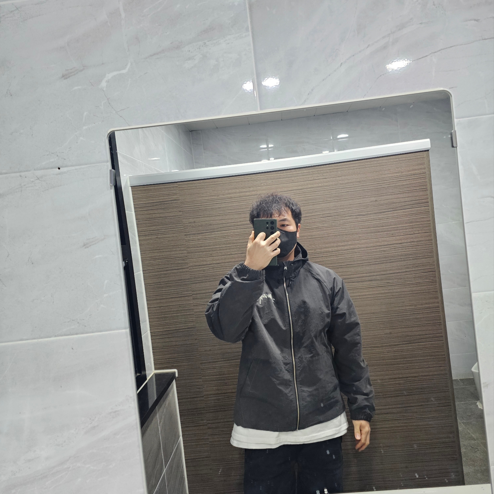 Stussy Wave Dye Beach Shell Jacket Black, Supreme Hanes Tagless T-Shirt White (3 Pack) 착용 스타일 - 2
