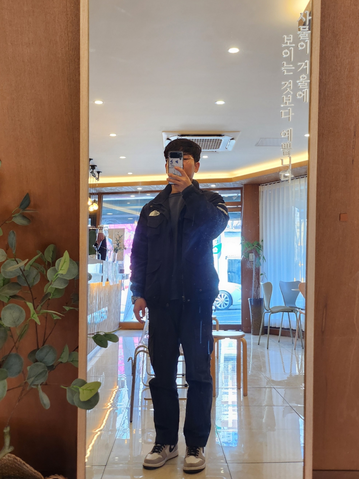 Supreme x The North Face Trekking Convertible Jacket Black - 22SS, Nike SB ISO Crewneck Dark Smoke Grey 착용 스타일
