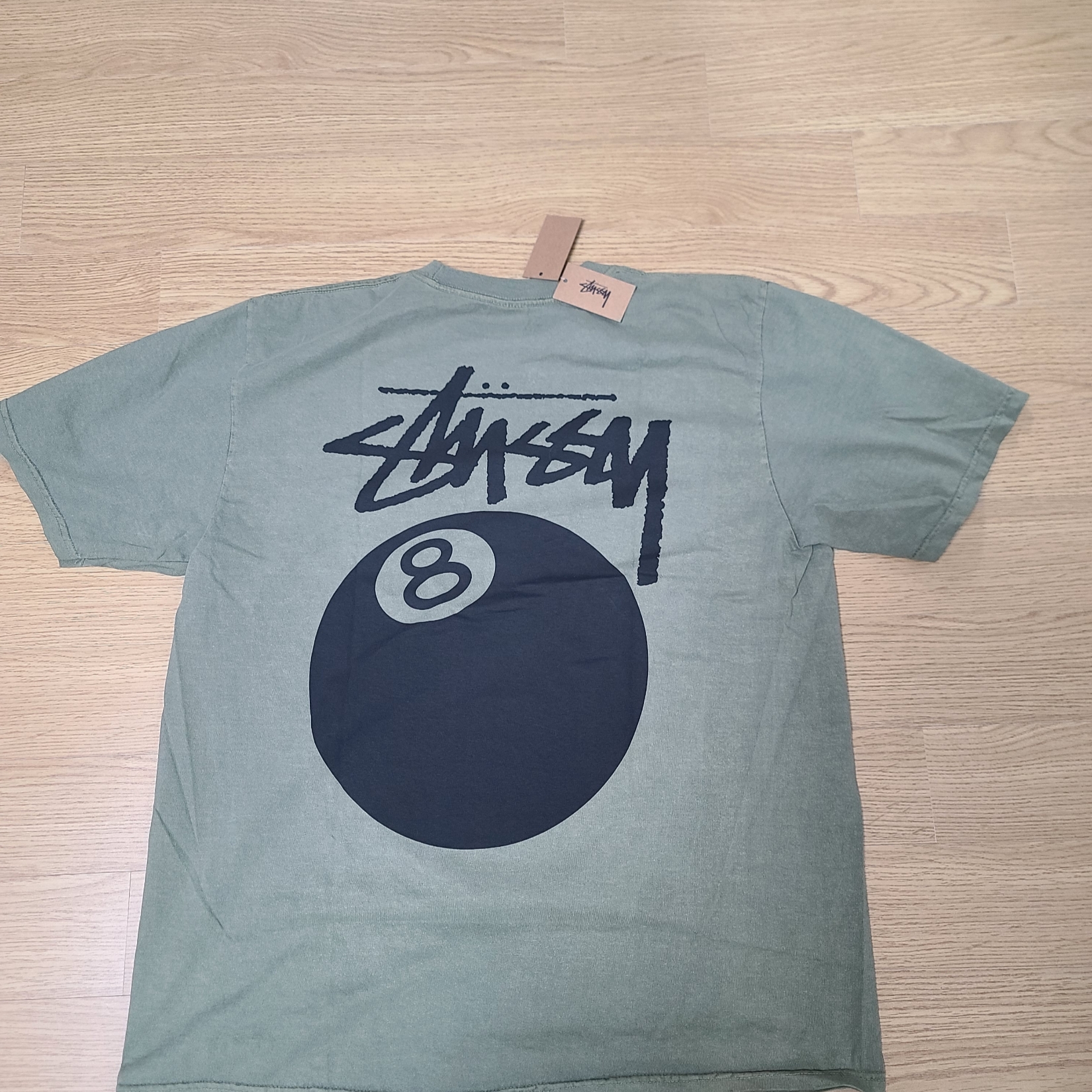 Stussy 8 Ball Pigment Dyed T-Shirt Olive 착용 스타일 - 2