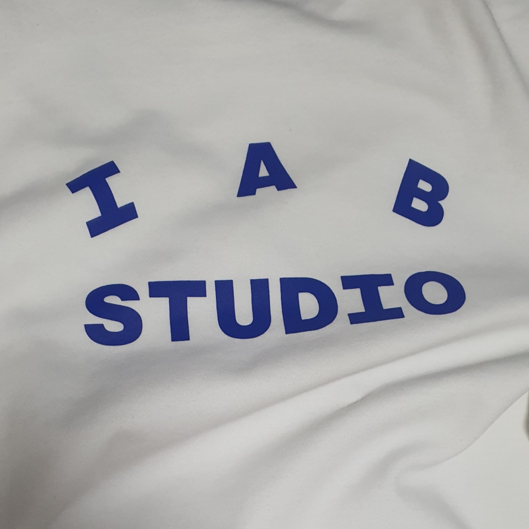IAB Studio Zip-Up Hoodie Gray - 22FW, IAB Studio 10th Anniversary T-Shirt Black 착용 스타일 - 4