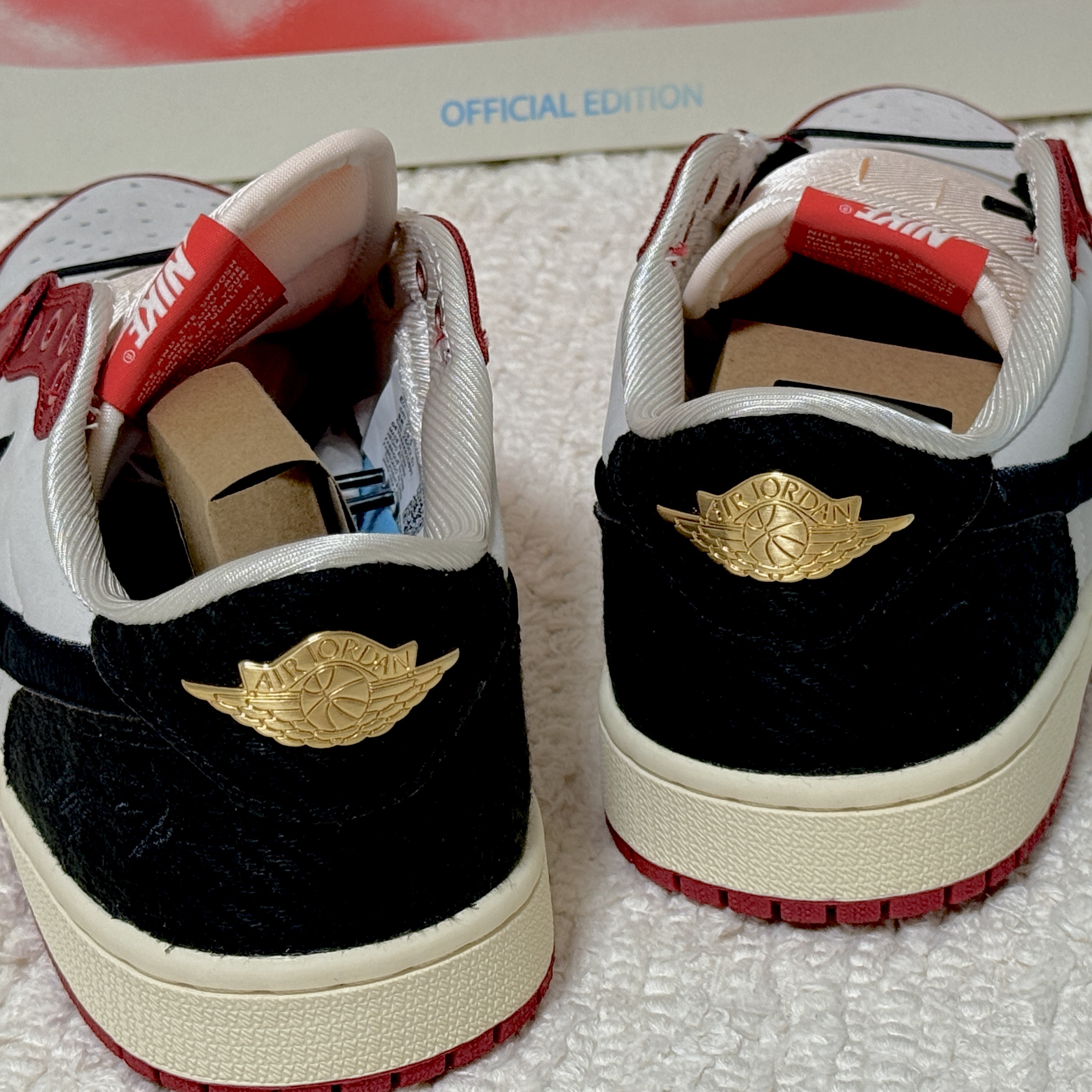 Jordan 1 x Trophy Room Retro Low OG SP Sail Varsity Red 착용 스타일 - 4