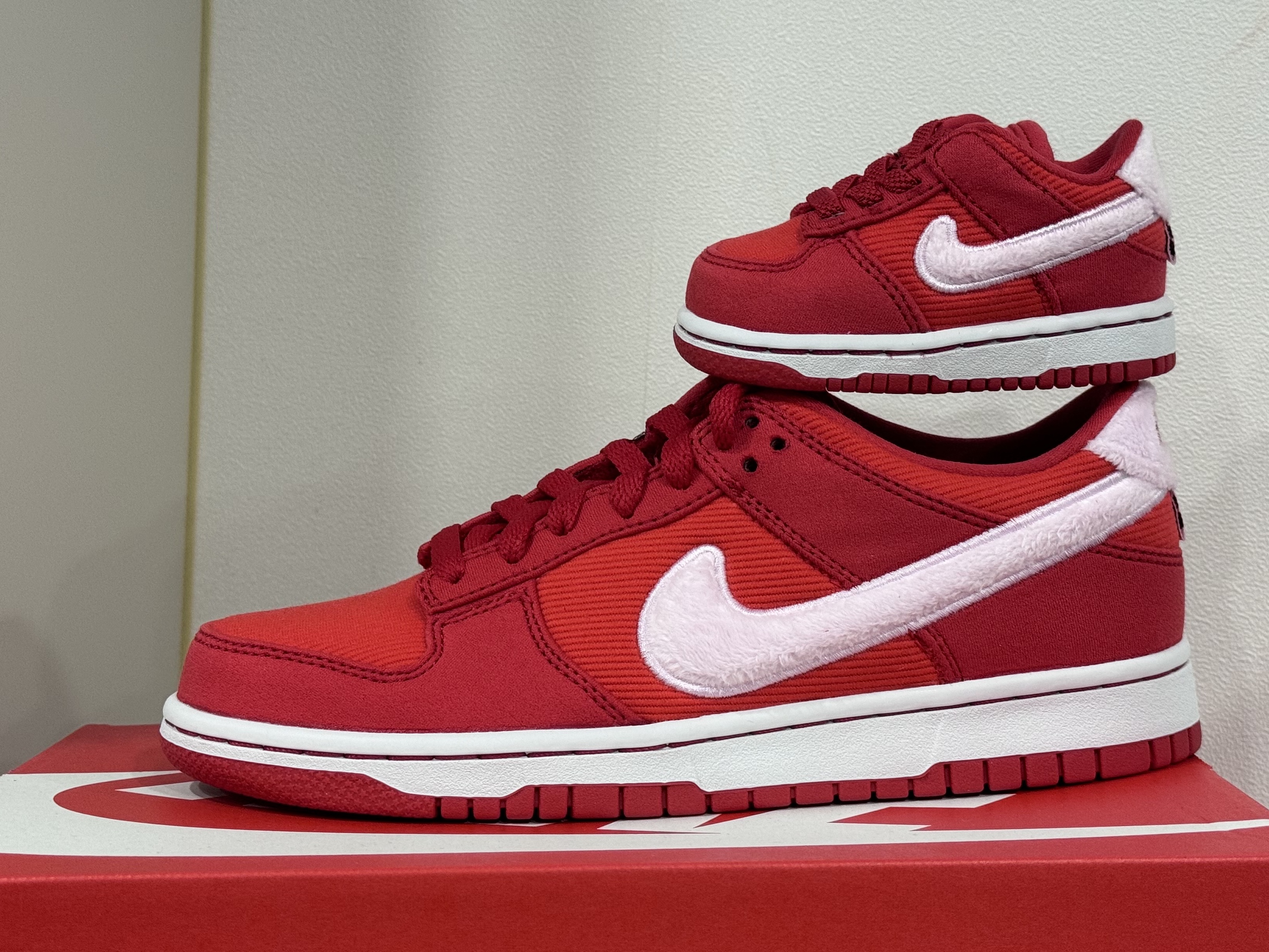 (GS) Nike Dunk Low Valentine Day Fire Red 착용 스타일 - 5