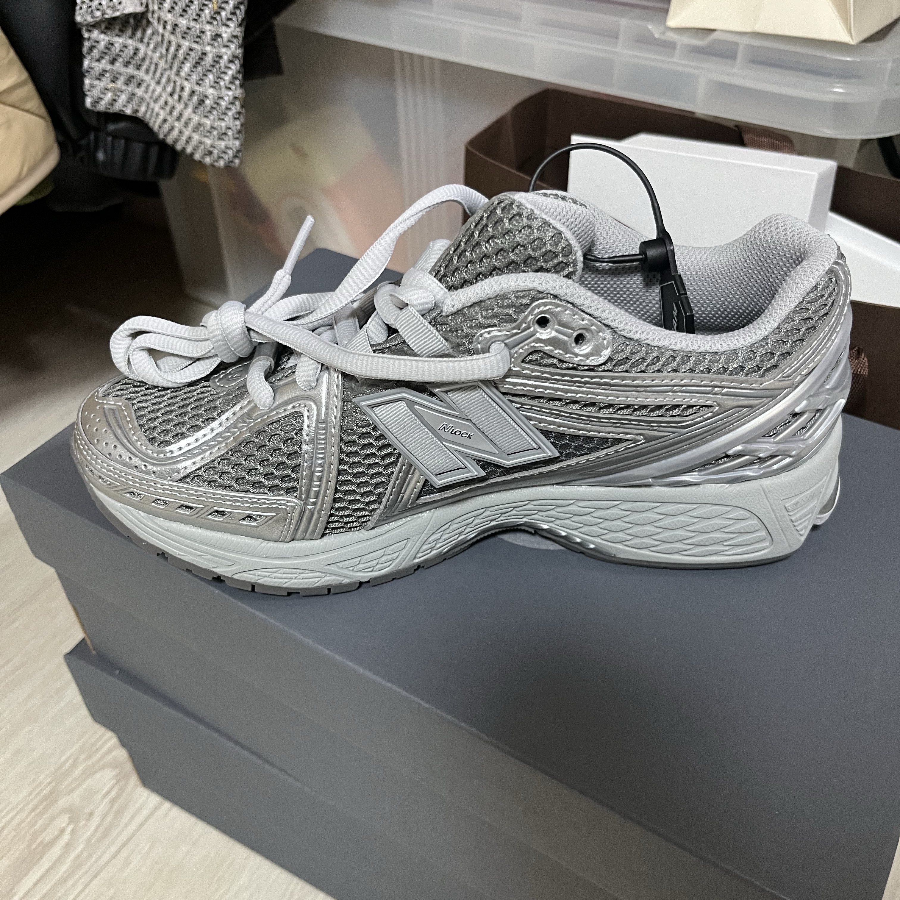New Balance 1906R Harbor Grey Silver Metalic 착용 스타일