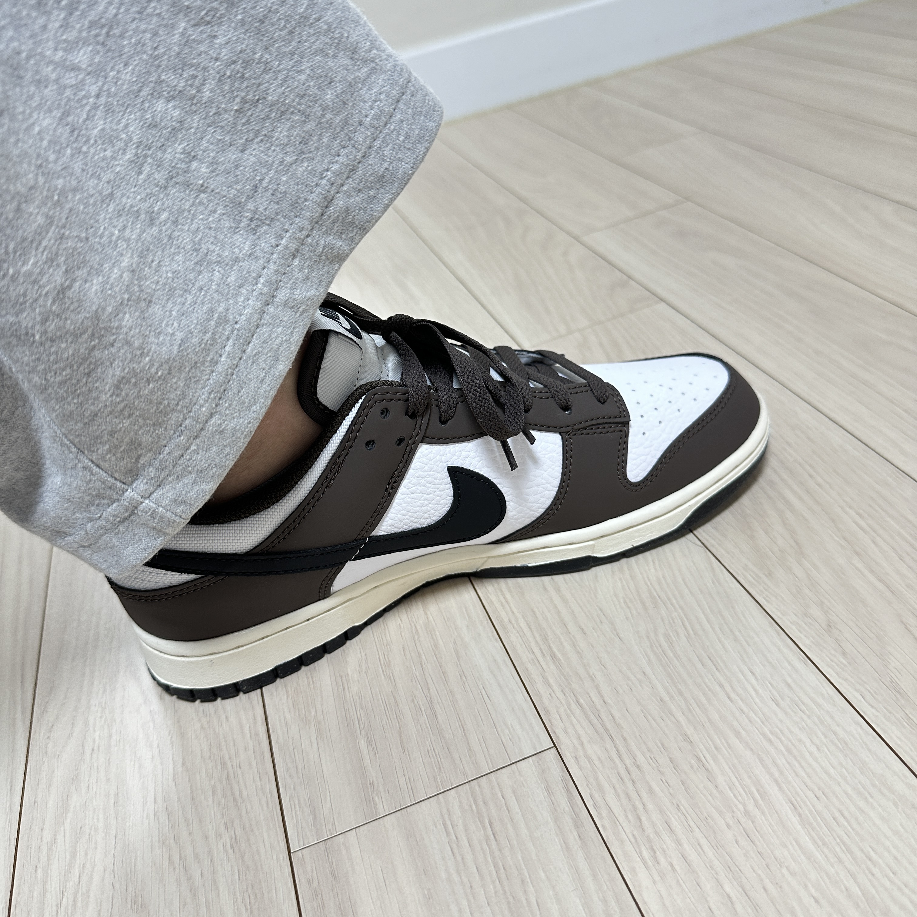 Nike Dunk Low Retro Next Nature Baroque Brown White 착용 스타일 - 2