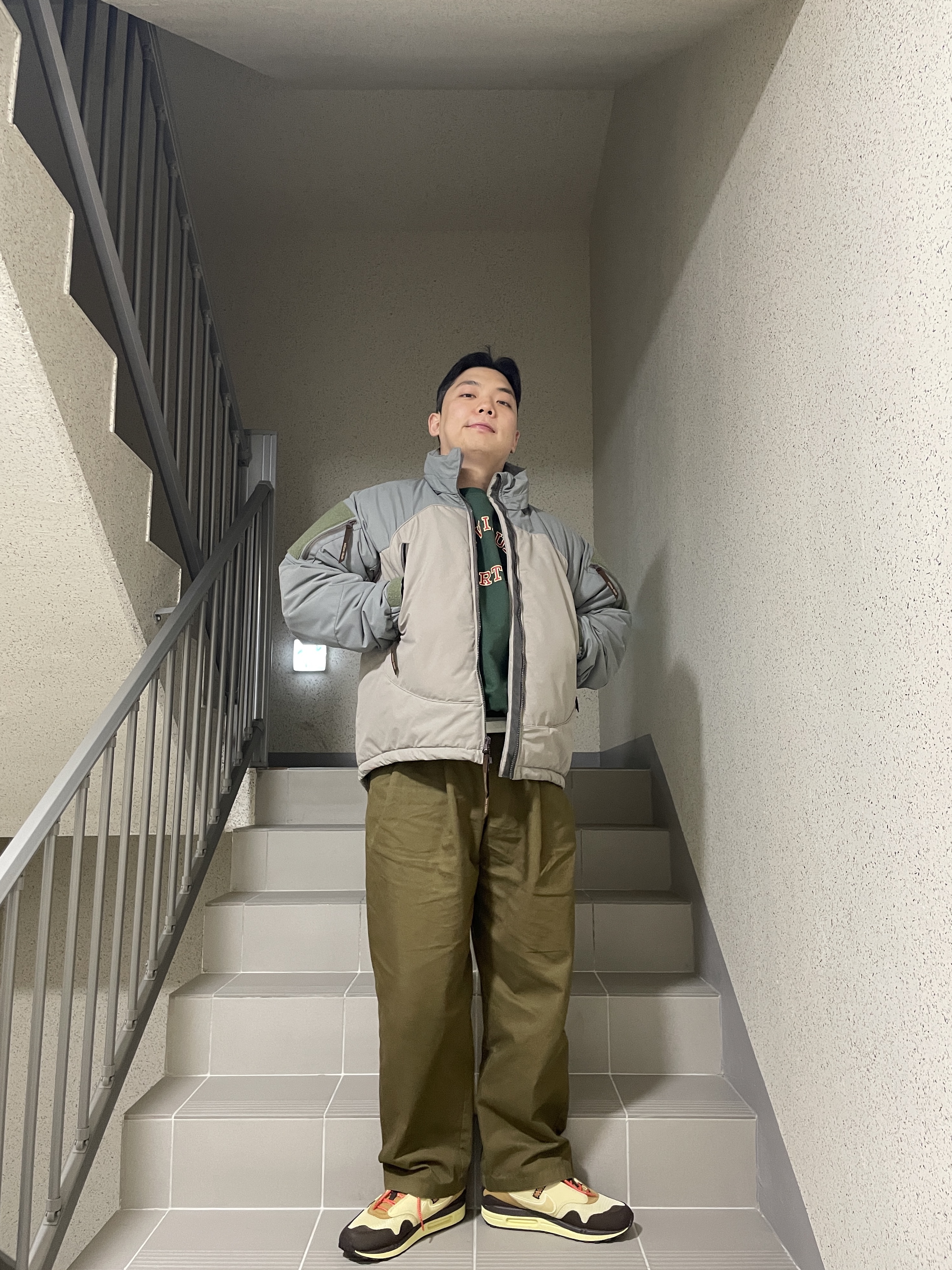 Nike x Travis Scott Air Max 1 Cact.us Brown 착용 스타일 - 1