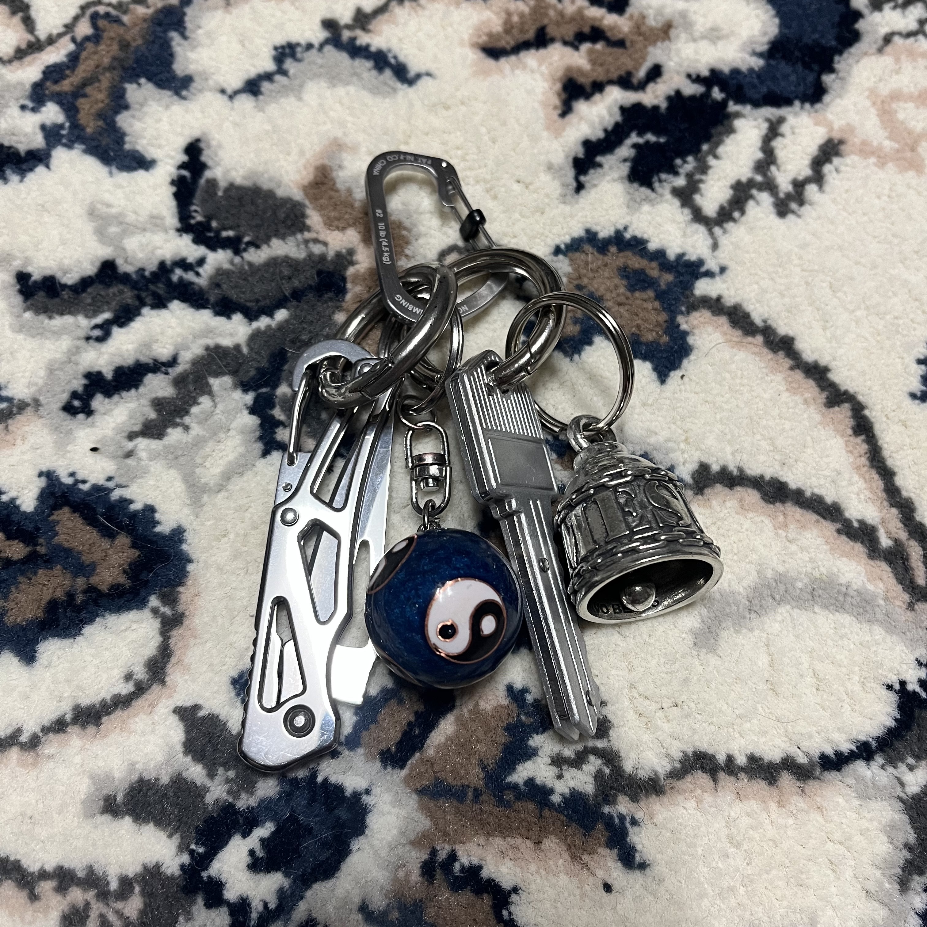 Supreme Bravo Bell Silver - 23FW 착용 스타일