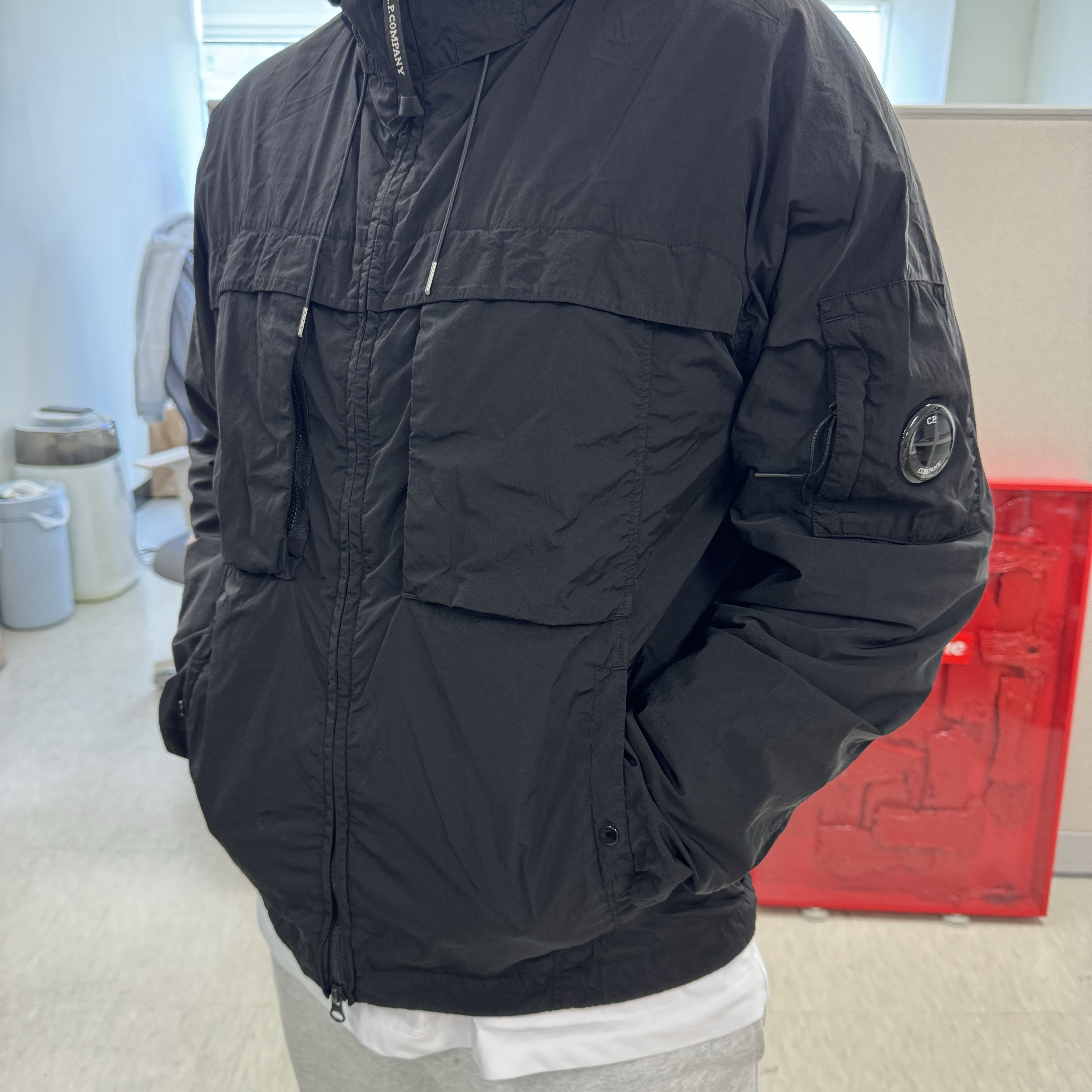 C.P. Company Chrome-R Hooded Jacket Black - 24SS 착용 스타일 - 3