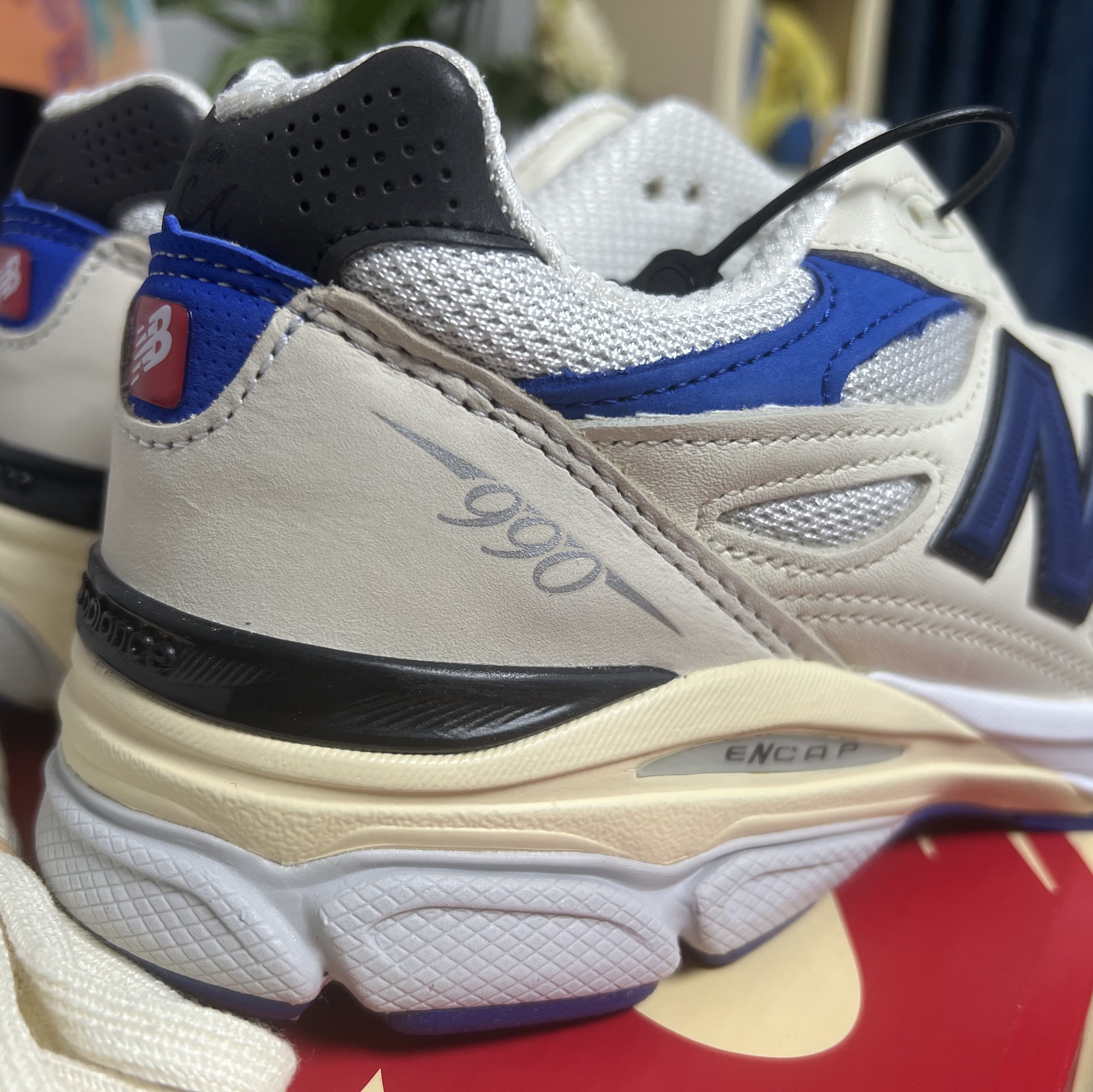 New Balance 990v3 Made in USA White Blue 착용 스타일 - 3