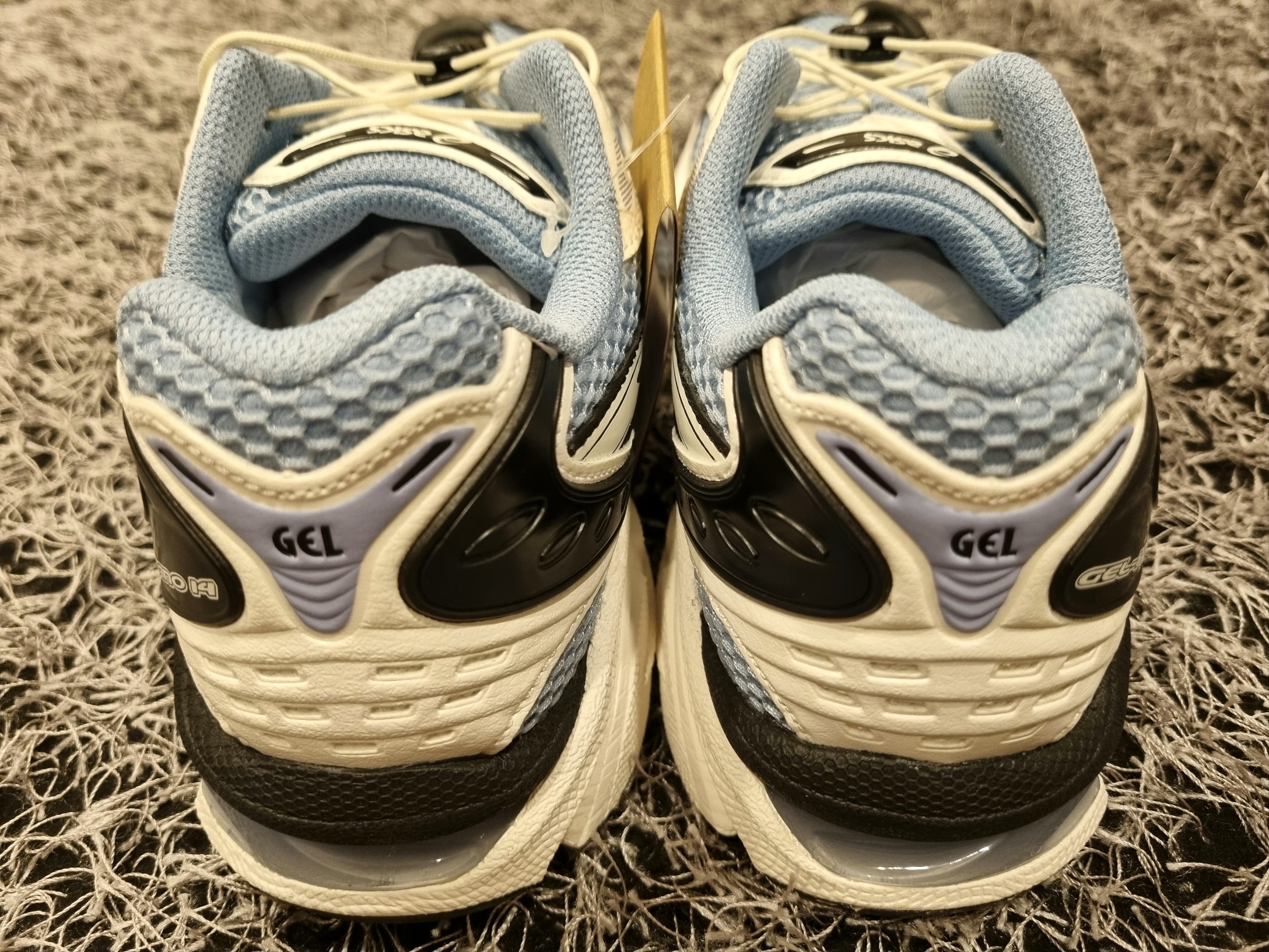 Asics Unlimited Gel-Kayano 14 Mist Cream 착용 스타일 - 6