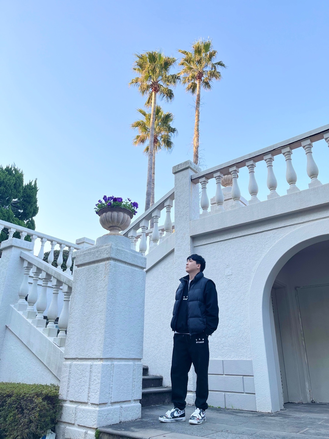 IAB Studio Sweatpants Black White - 23SS, IAB Studio Half Zip-Up Black White 착용 스타일