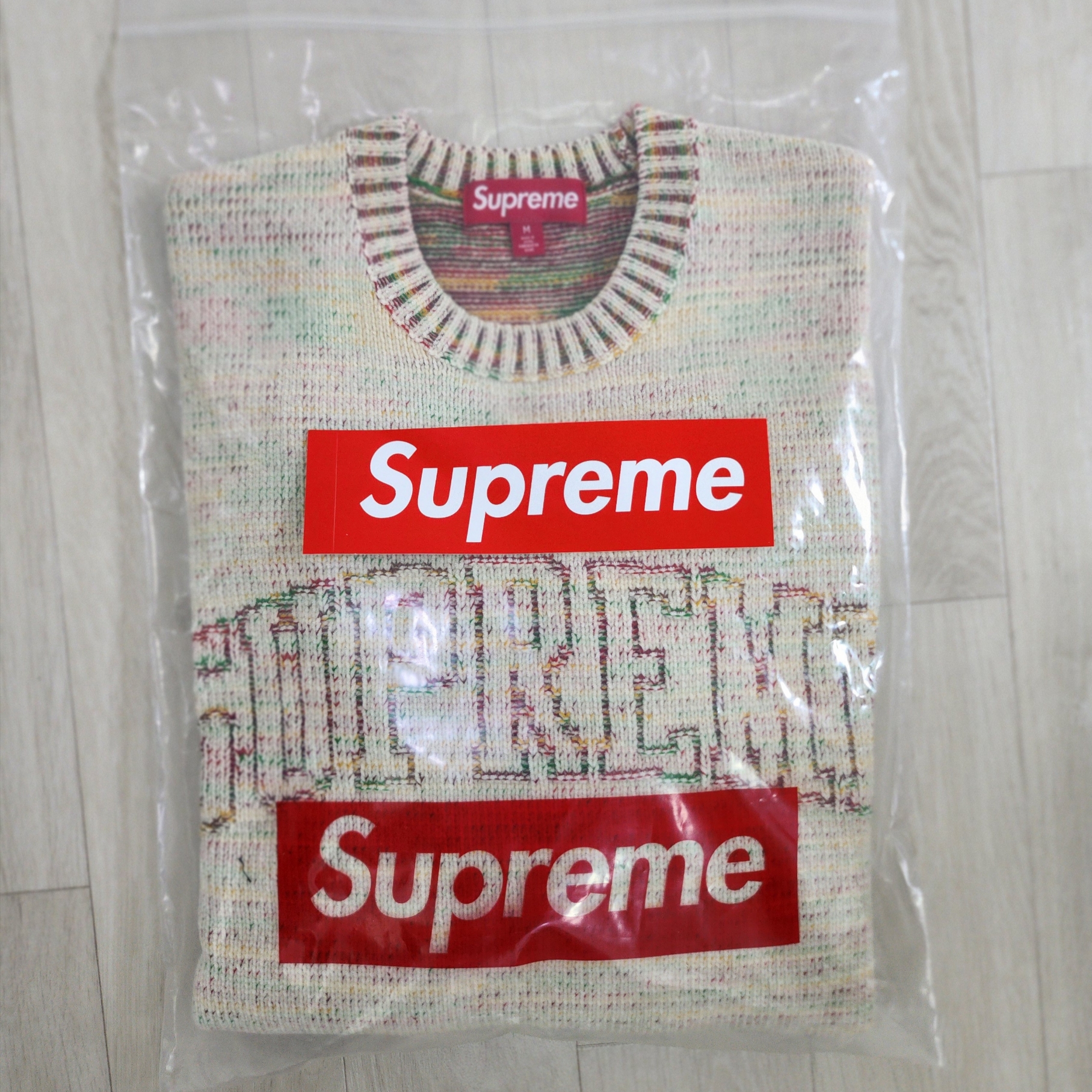 Supreme Contrast Arc Sweater White - 24SS 착용 스타일