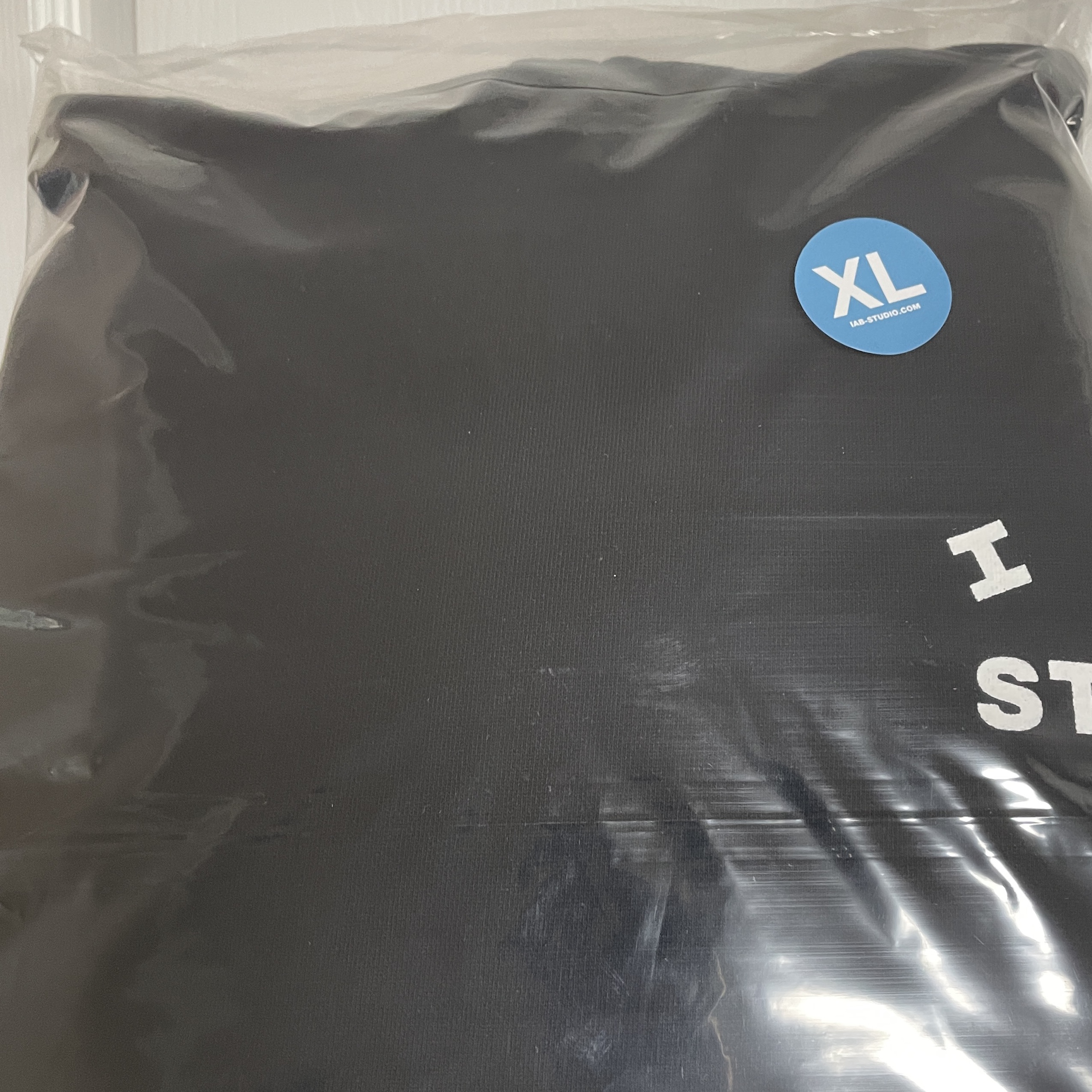 IAB Studio Hoodie Black 착용 스타일
