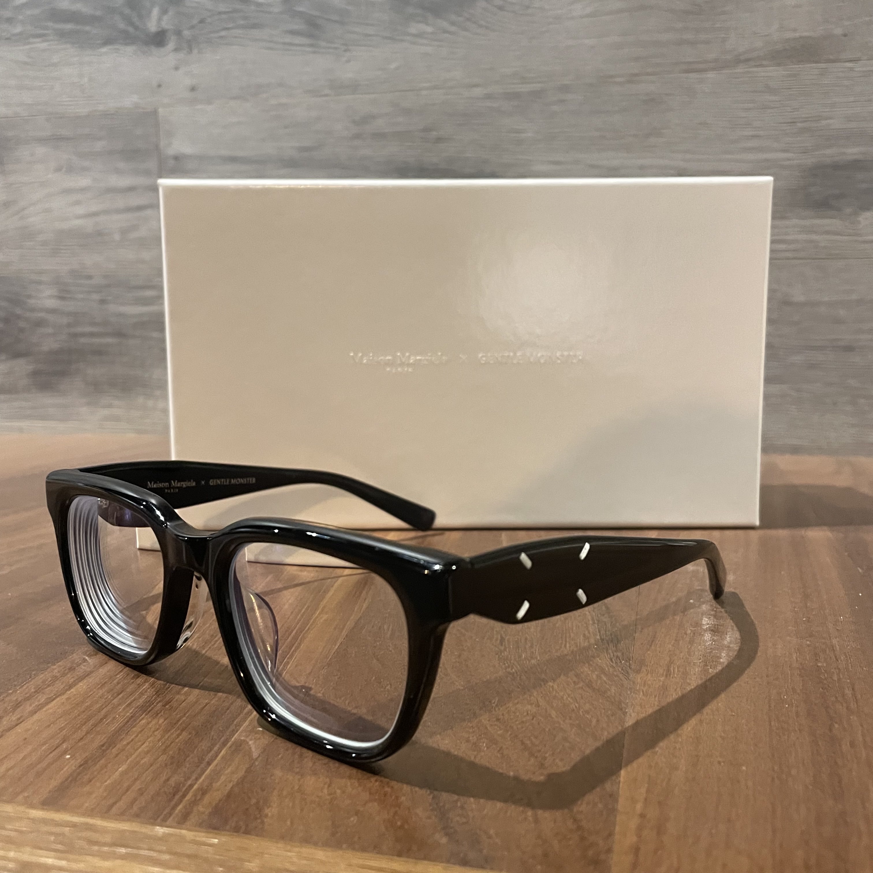 Gentle Monster x Maison Margiela MM110 Black Black 착용 스타일