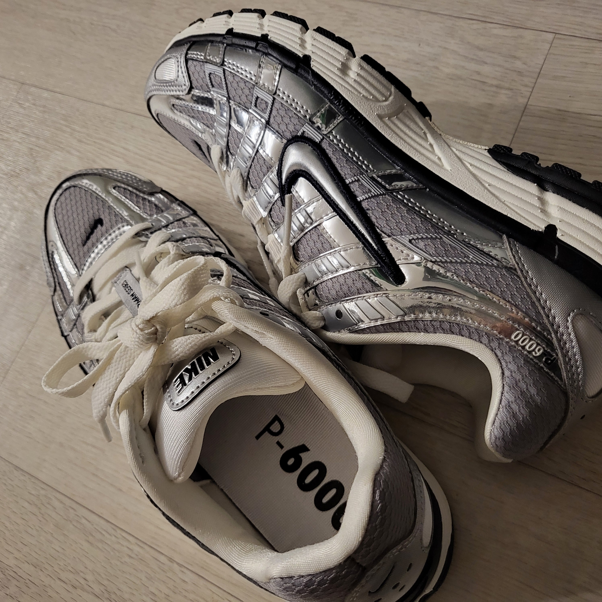 Nike P-6000 Metallic Silver 착용 스타일 - 2