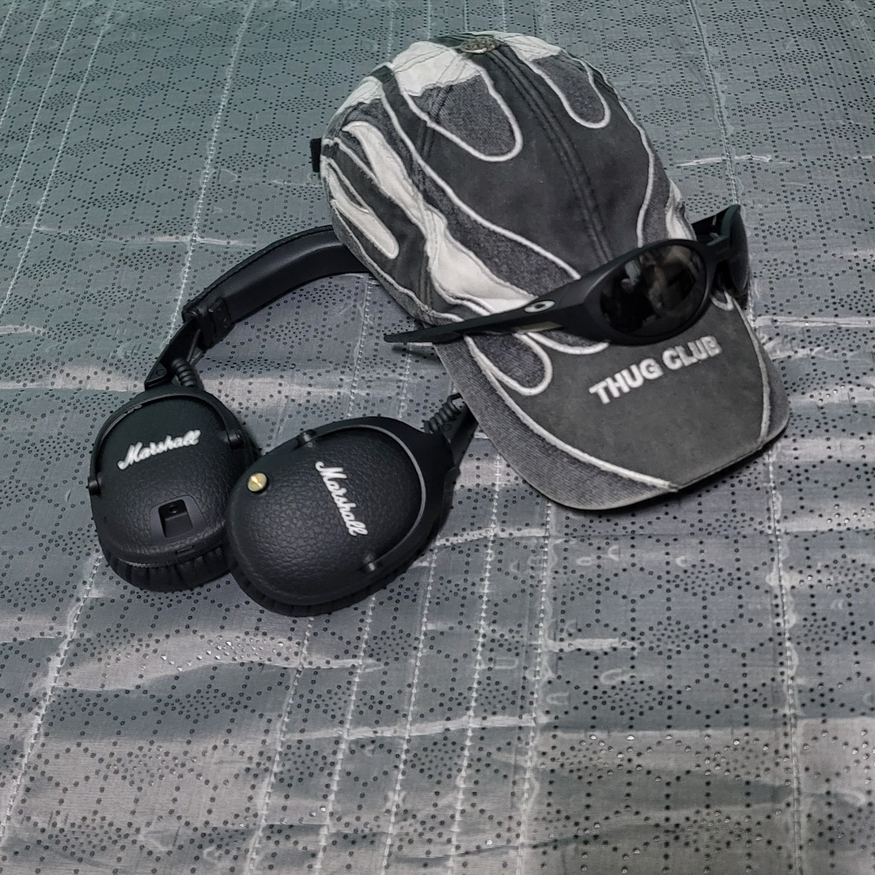 Marshall Monitor II A.N.C Black (Korean Ver.), Thug Club Chopper Cap Black 착용 스타일