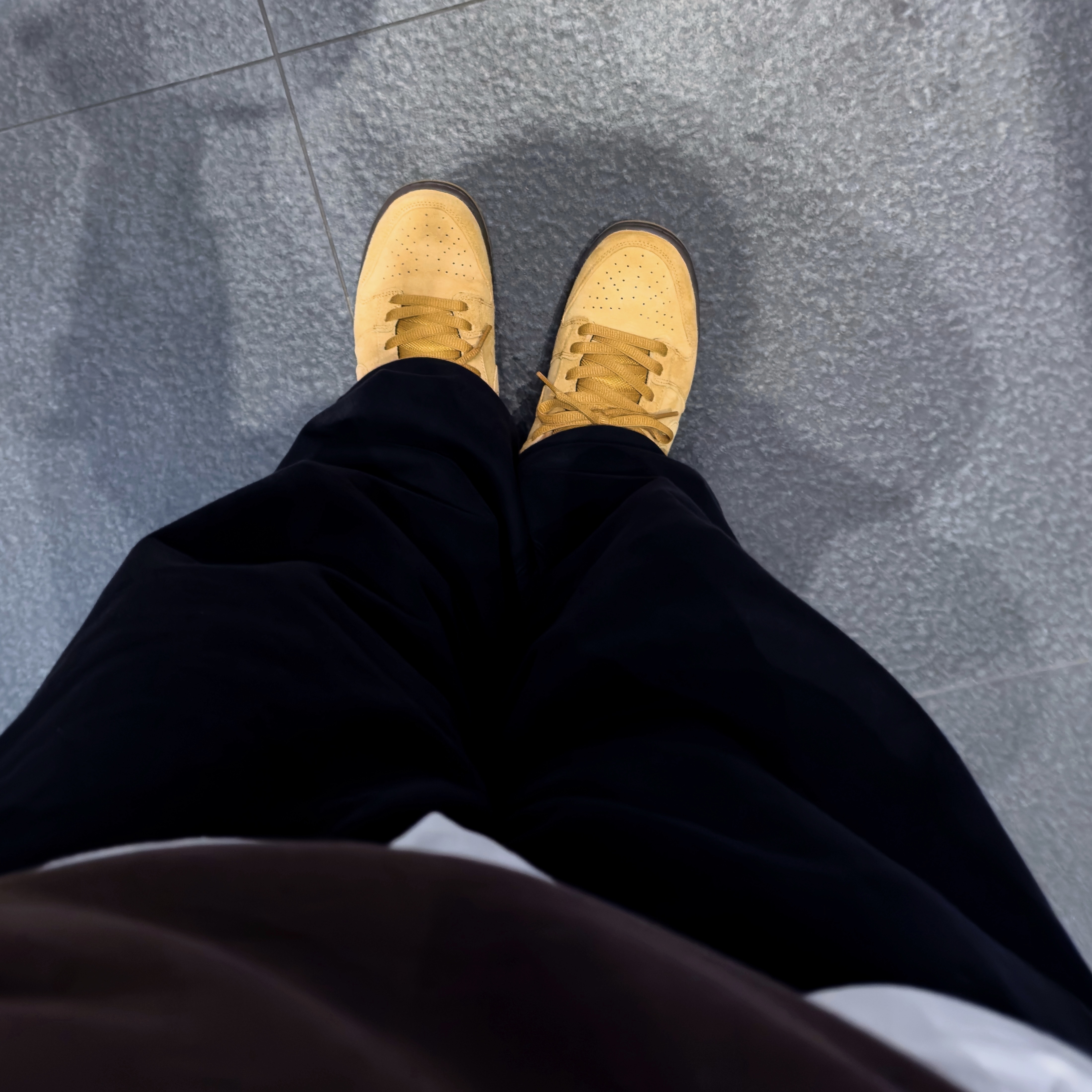 Nike SB Dunk Low Pro Wheat 2023, Nike x Stussy NRG Washed Fleece Pants Black (DO5296-010) 착용 스타일 - 1