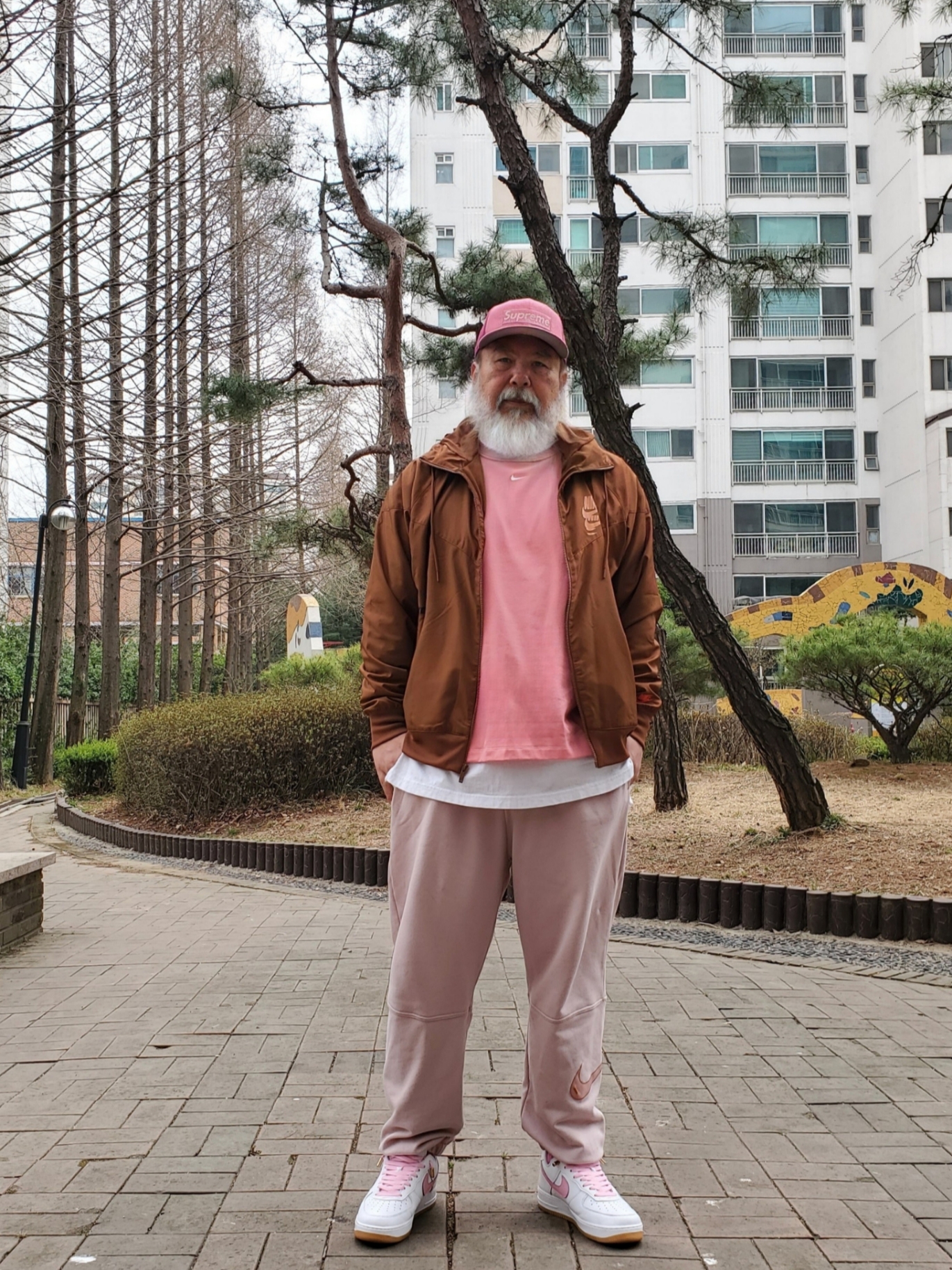 Supreme Box Logo Mesh Back New Era Pink - 22SS, Nike Air Force 1 Low Retro Color of the Month White Pink 착용 스타일