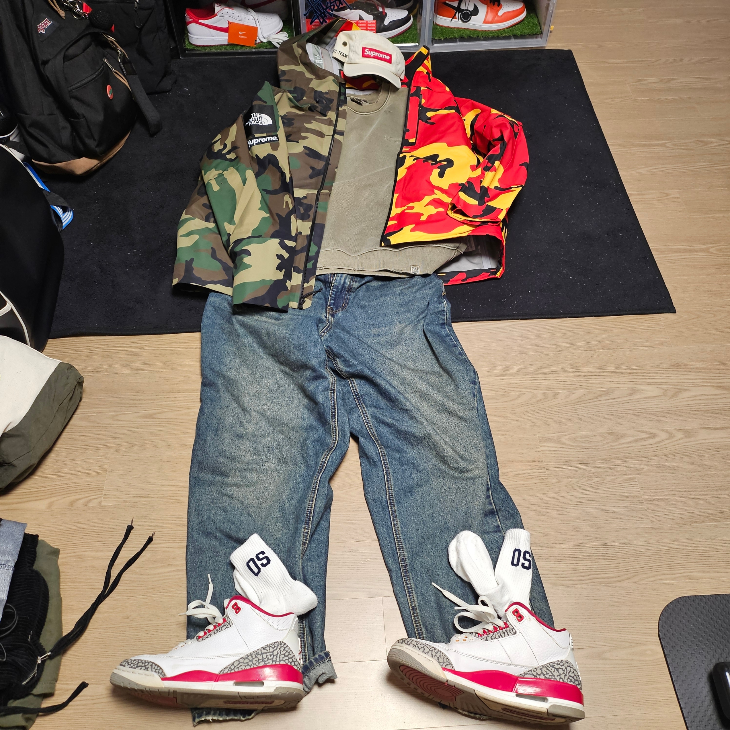 Supreme Military Camp Cap Stone - 22SS, Jordan 3 Retro Cardinal Red 착용 스타일 - 7