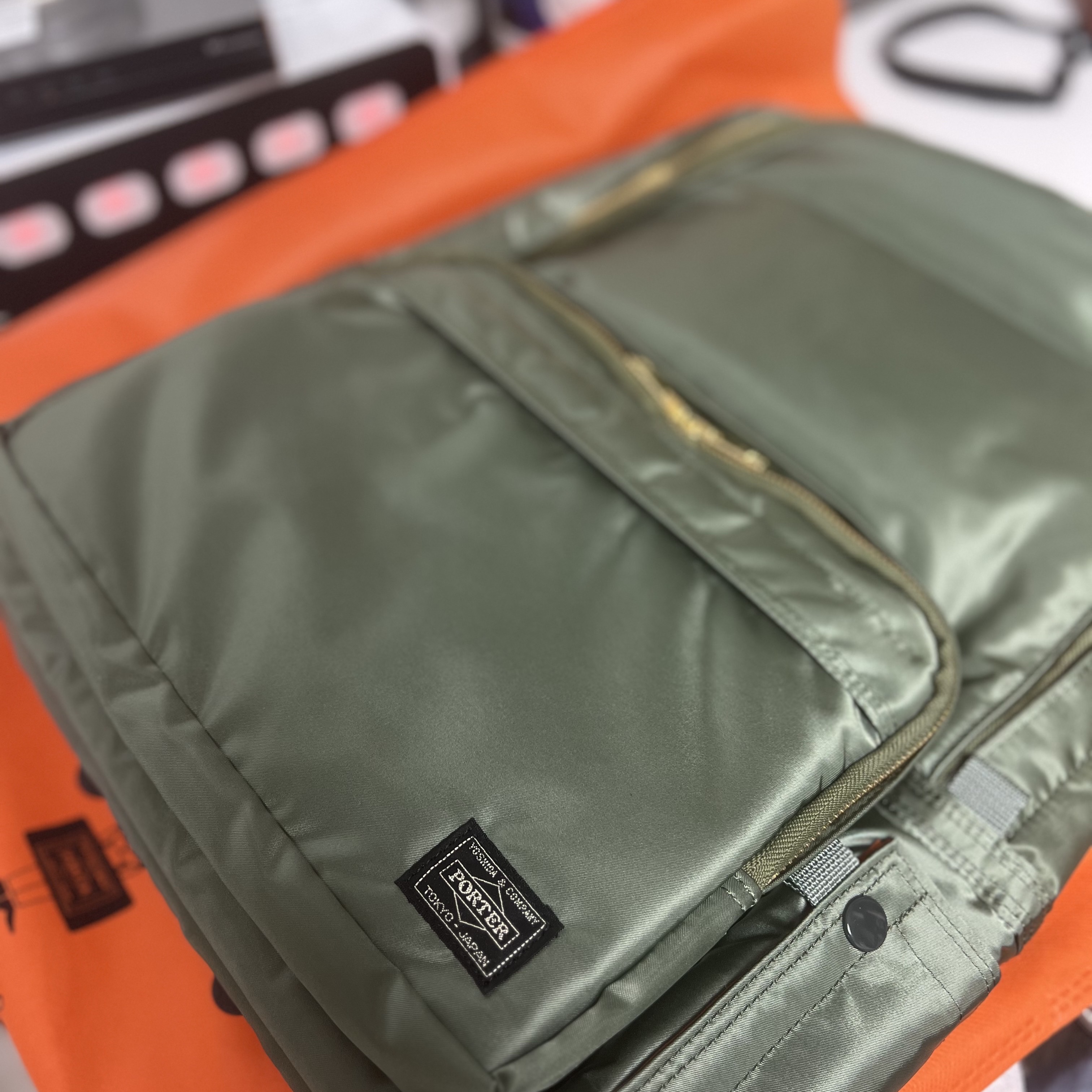 Porter Tanker Backpack Sage Green 착용 스타일 - 1