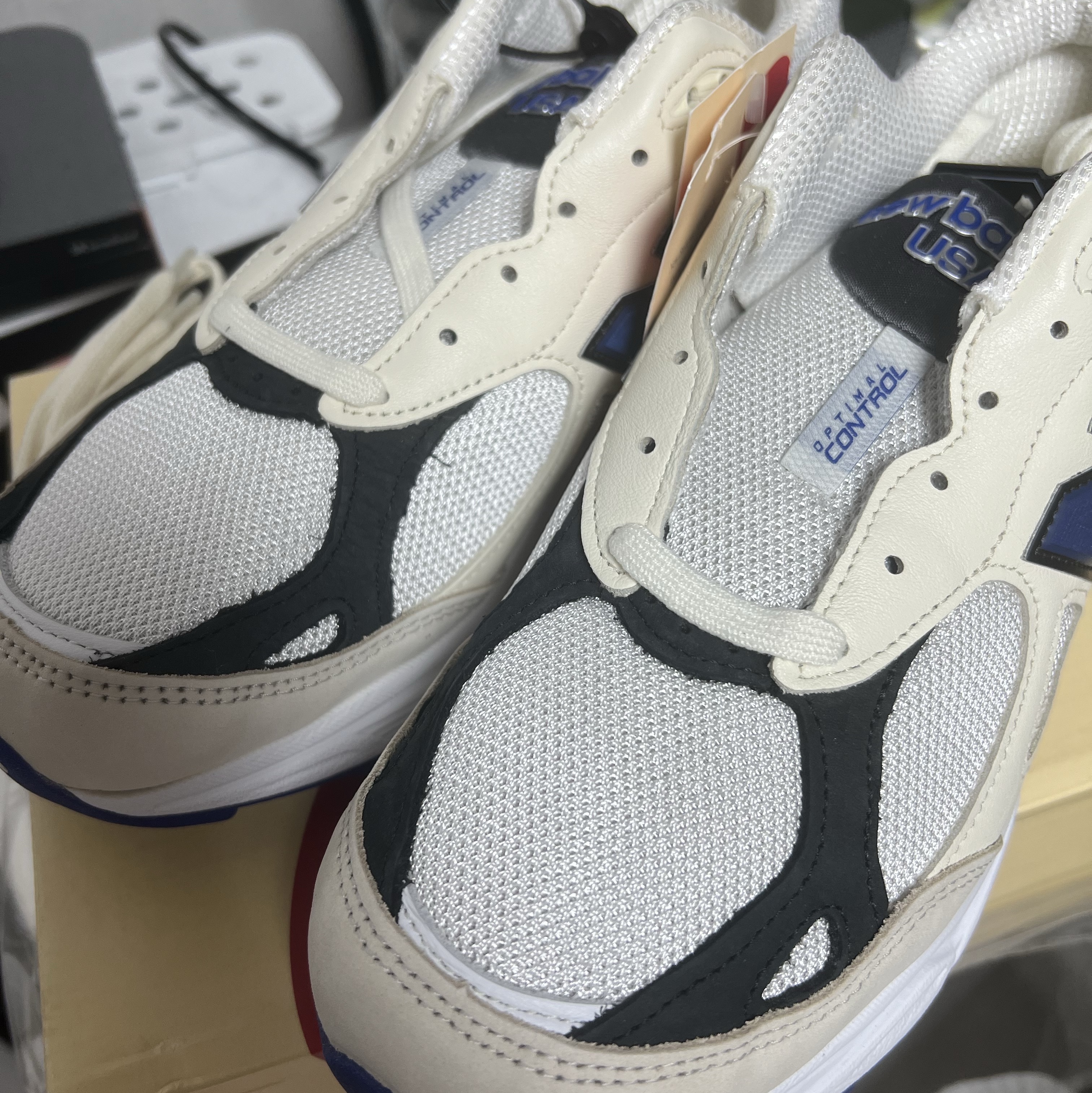 New Balance 990v3 Made in USA White Blue 착용 스타일 - 1