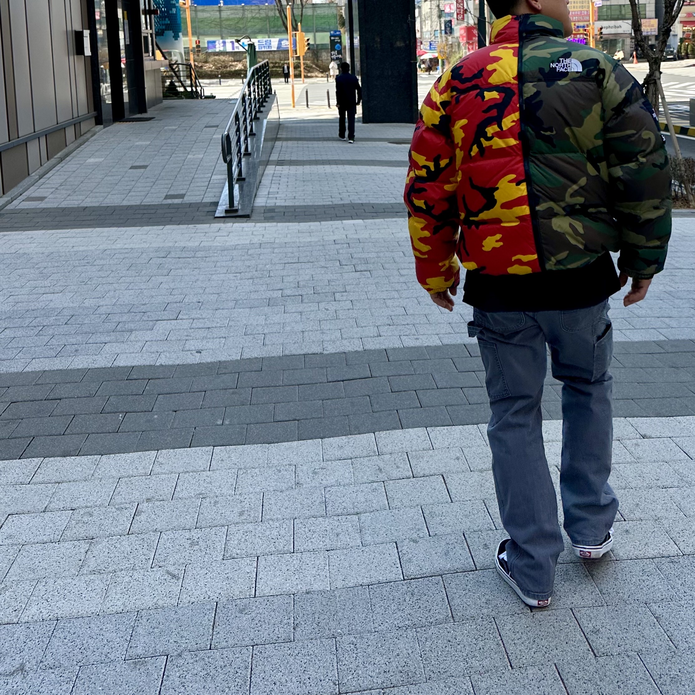 Supreme x The North Face Split Nuptse Jacket Camo - 24SS 착용 스타일 - 4