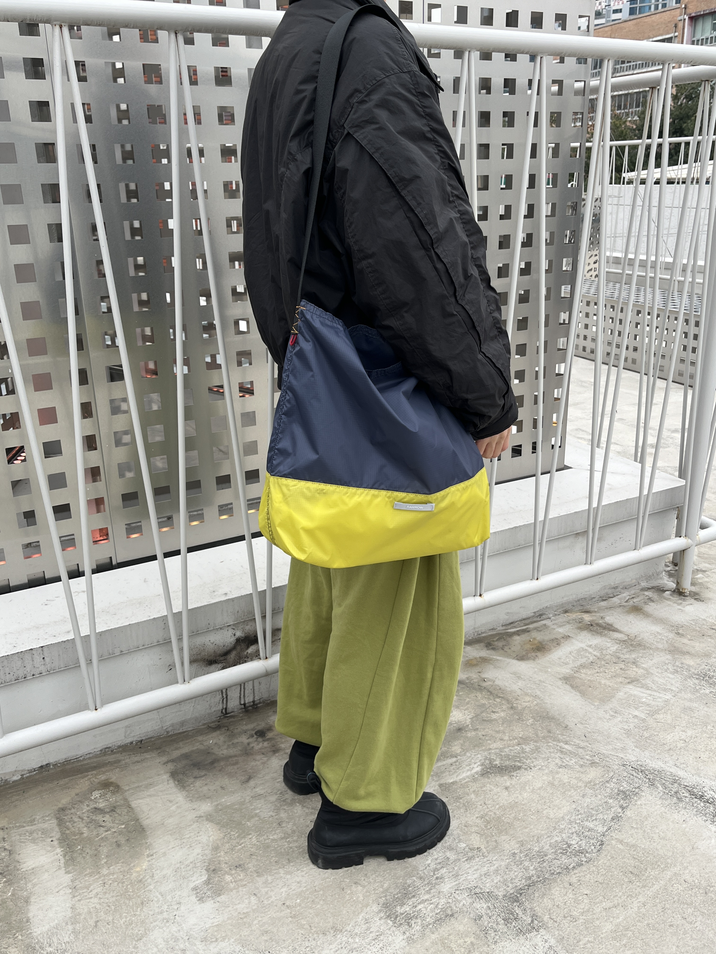 RAWROW Travel String Backpack Mini 720 Olive & Sage Blue, RAWROW Travel String Shoulder Bag S 720 Olive 착용 스타일 - 5