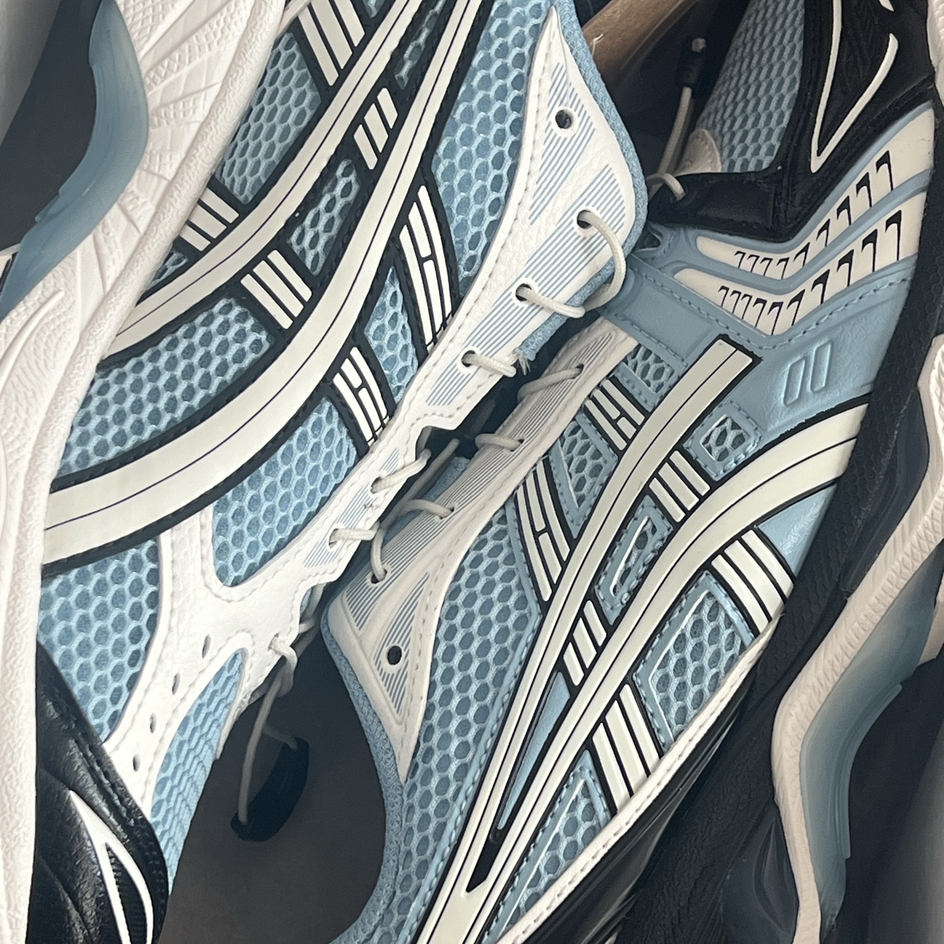 Asics Unlimited Gel-Kayano 14 Mist Cream 착용 스타일 - 2
