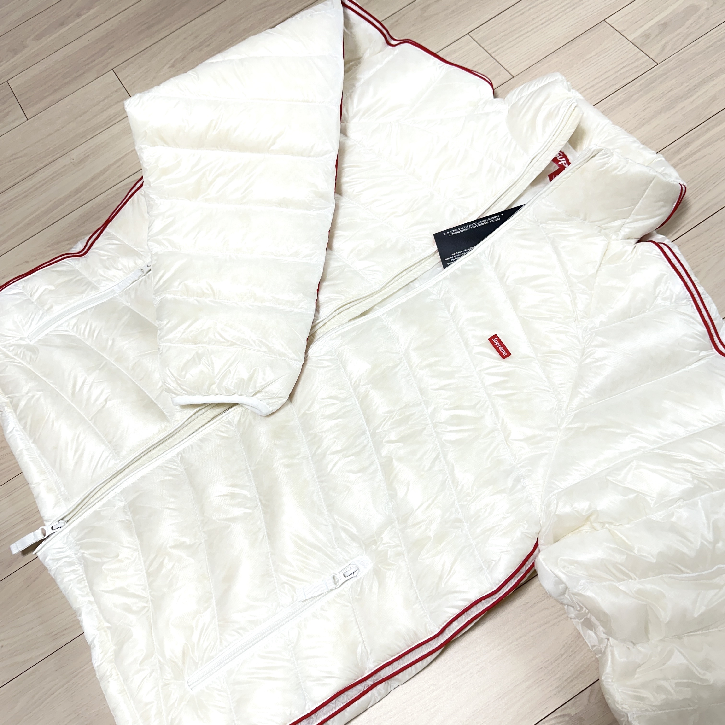 Supreme Micro Down Jacket White - 24SS 착용 스타일 - 1