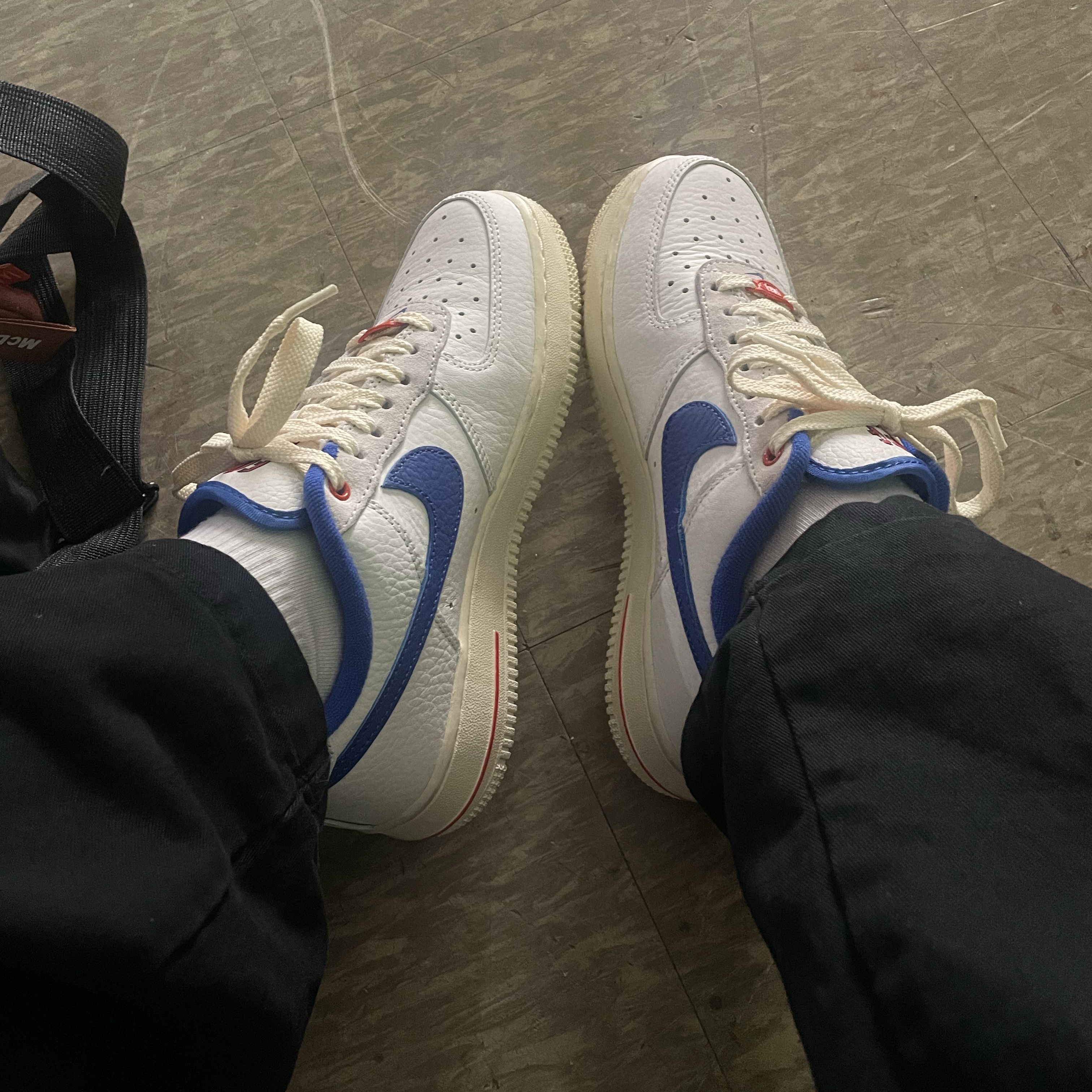 (W) Nike Air Force 1 '07 LX University Blue and Summit White 착용 스타일