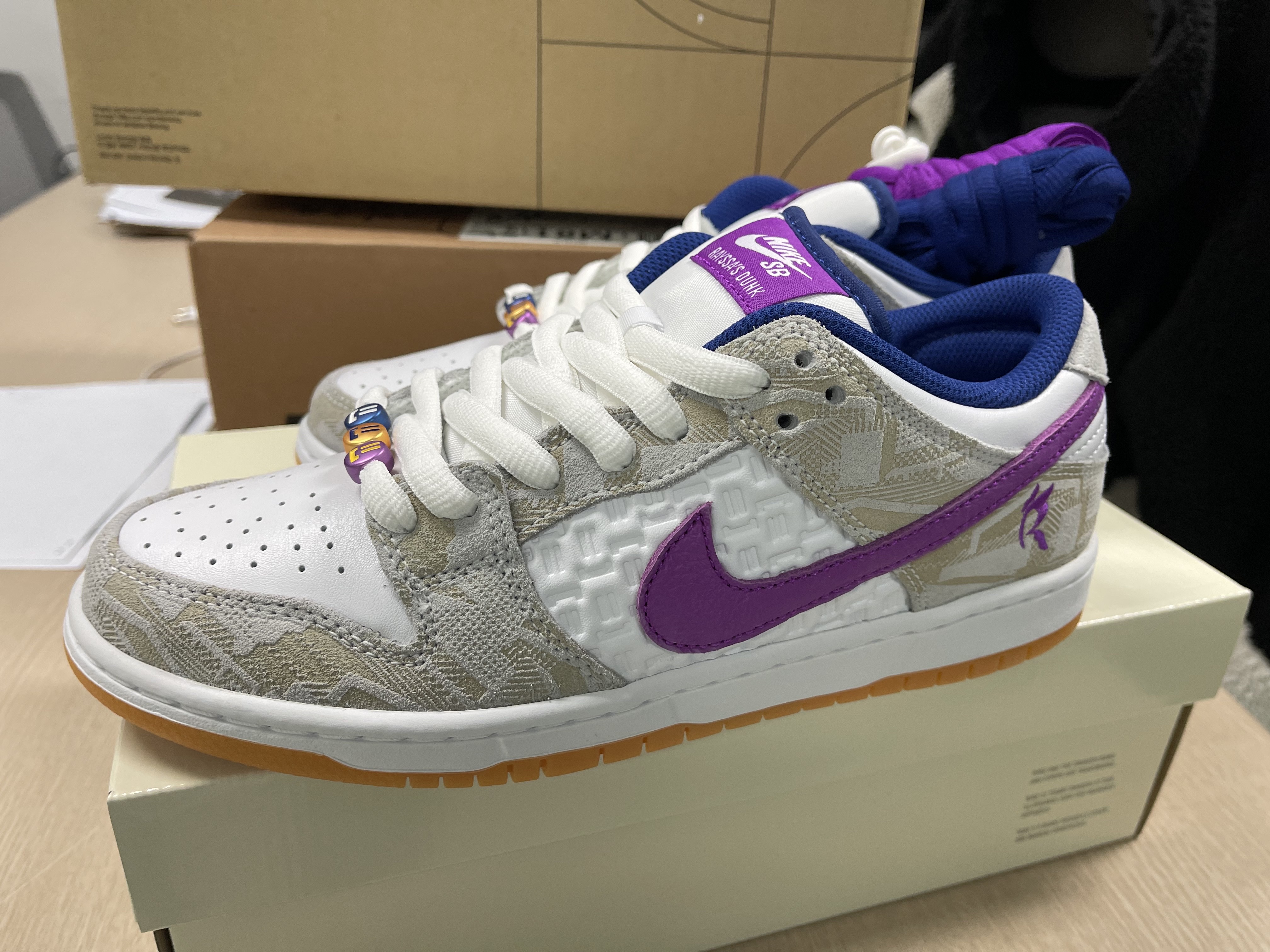 Nike x Rayssa Leal SB Dunk Low PRM Pure Platinum Vivid Purple 착용 스타일 - 1