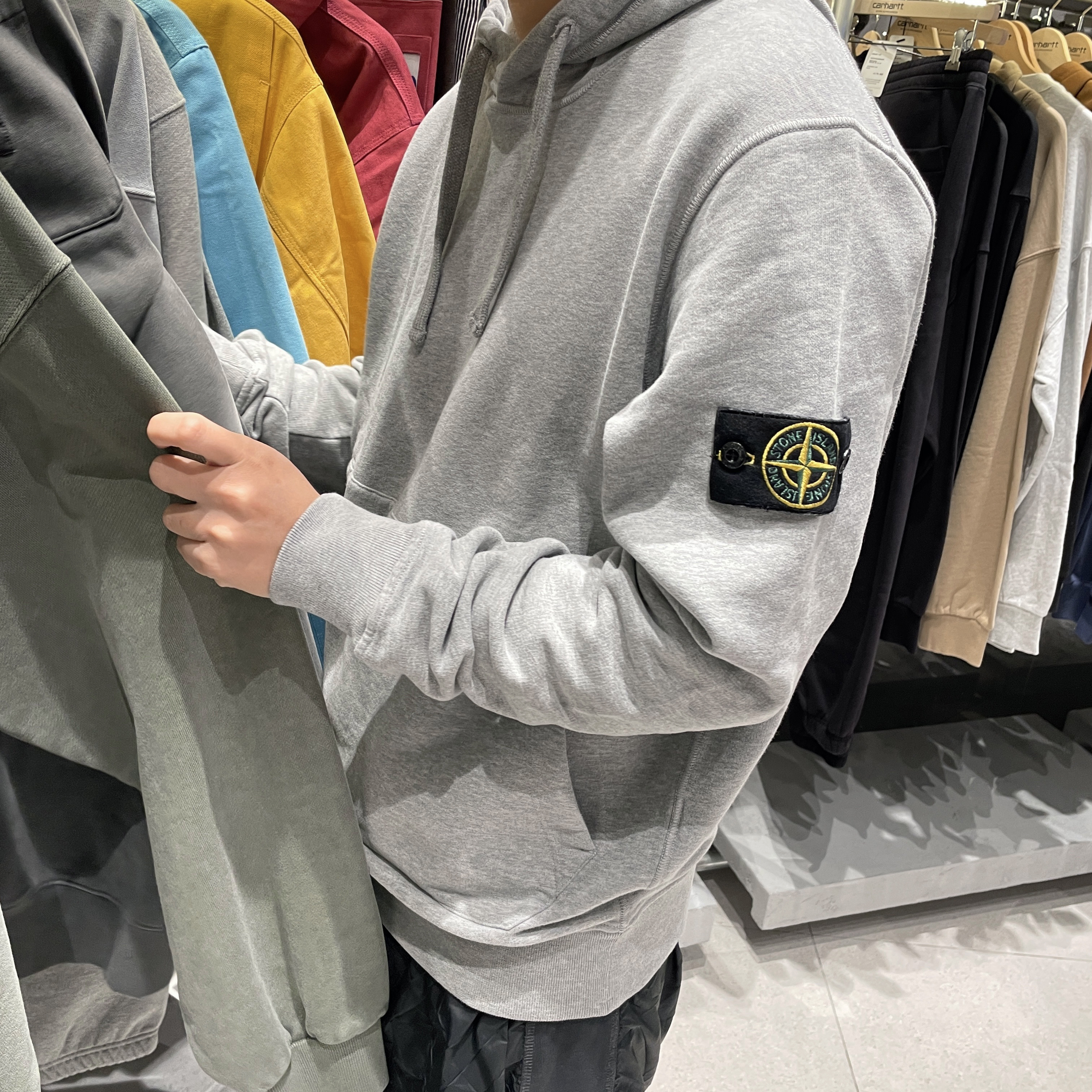 Stone Island 64120 Cotton Fleece Hooded Sweatshirt Melange Grey - 22FW 착용 스타일