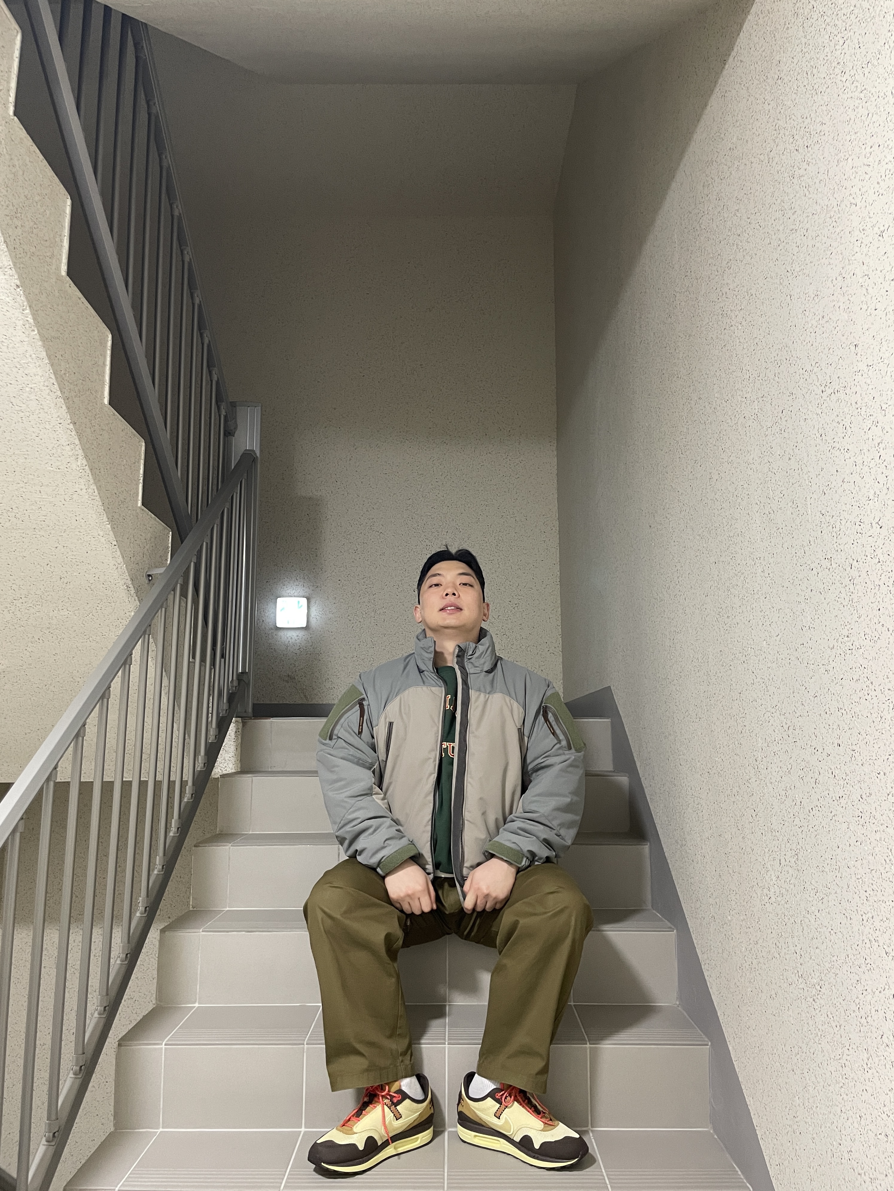 Nike x Travis Scott Air Max 1 Cact.us Brown 착용 스타일 - 2