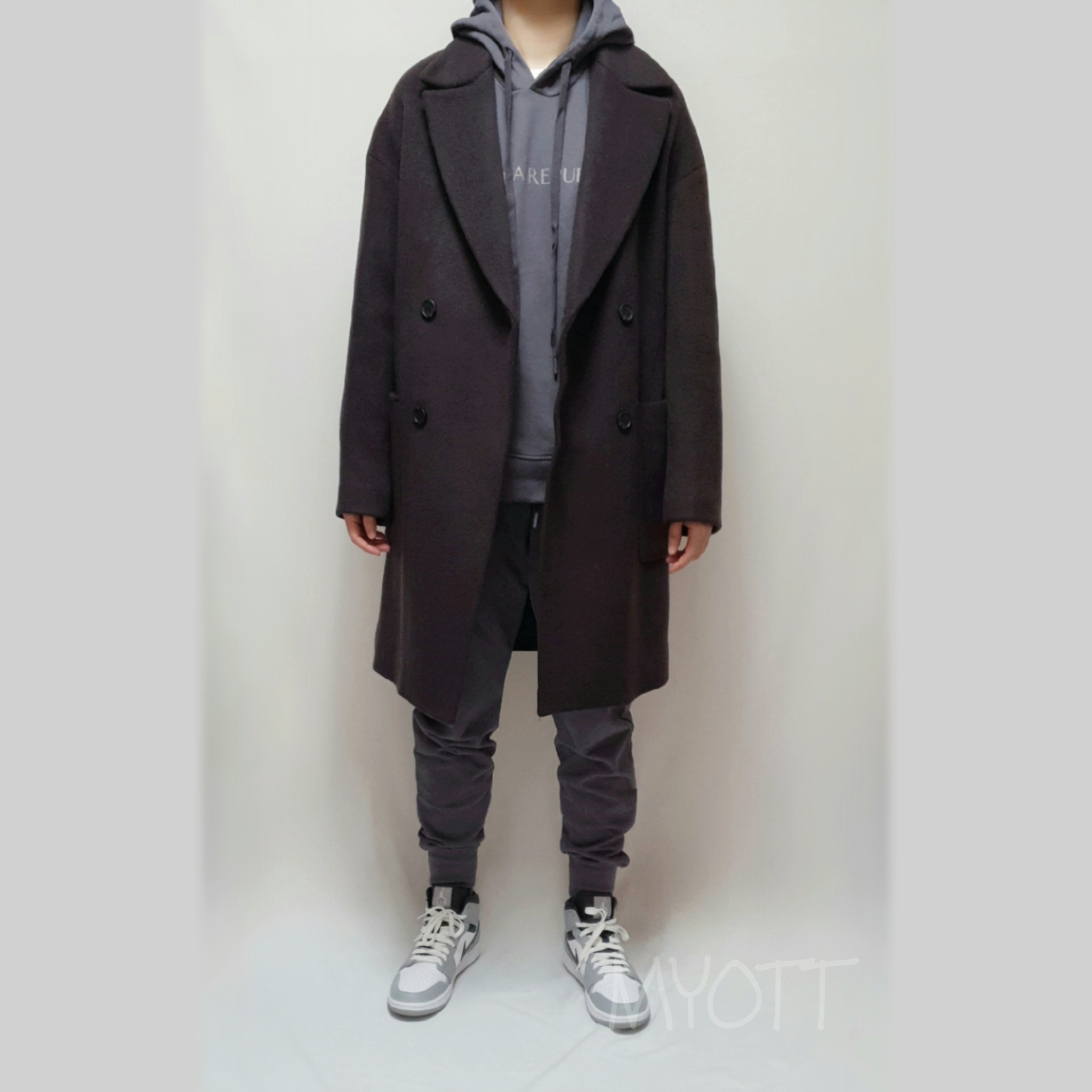 Jordan 1 Mid Light Smoke Grey Anthracite 착용 스타일 - 2