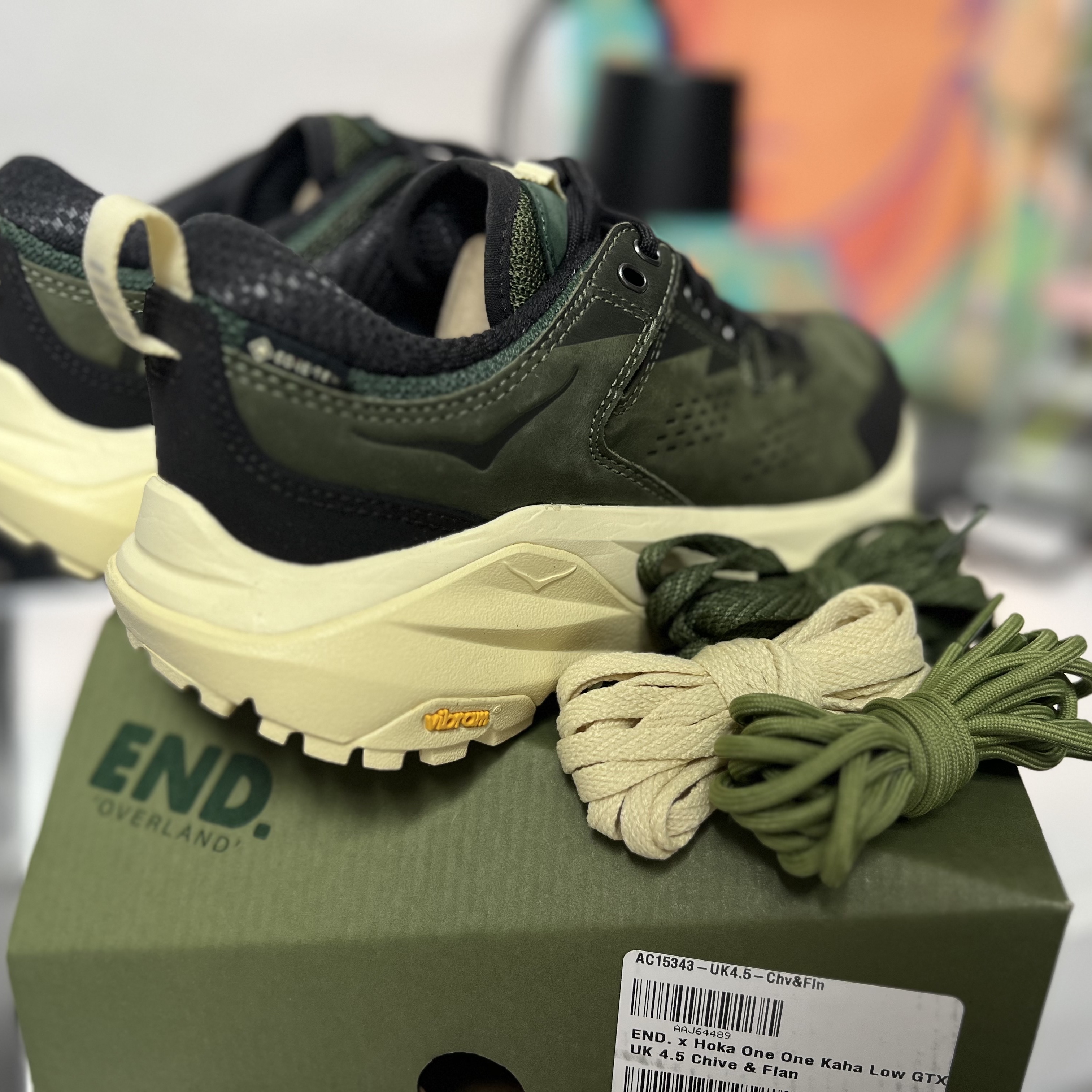 Hoka x END. Kaha Low Gore-Tex Chive Flan 착용 스타일 - 3