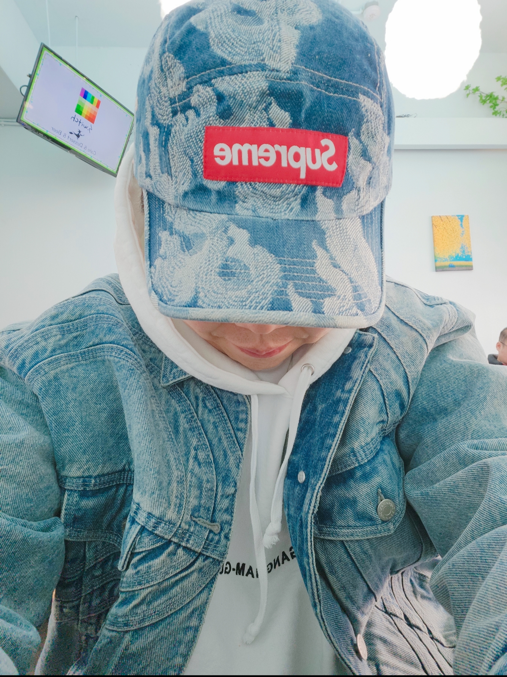 Supreme Flames Jacquard Denim Camp Cap Washed Indigo - 23SS, Supreme Seoul Shop Small Box Hooded Sweatshirt White - 23FW 착용 스타일