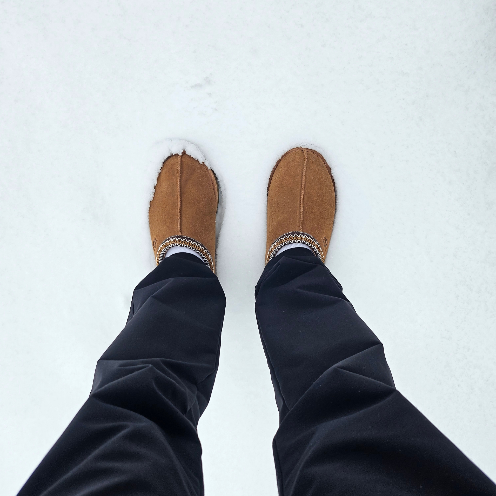 UGG Tasman Slipper Chestnut 착용 스타일