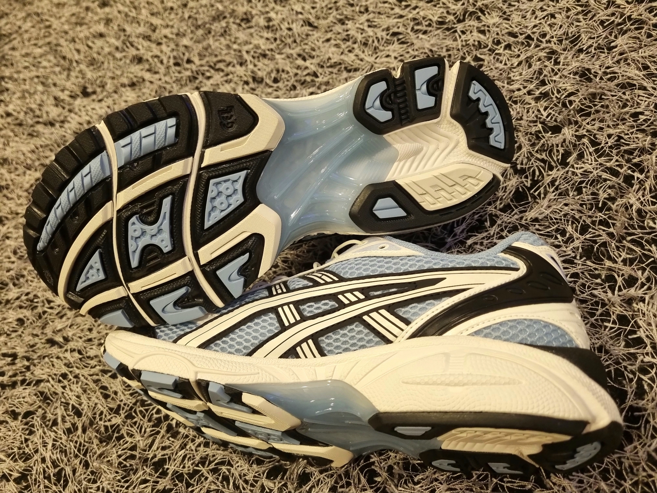 Asics Unlimited Gel-Kayano 14 Mist Cream 착용 스타일 - 7